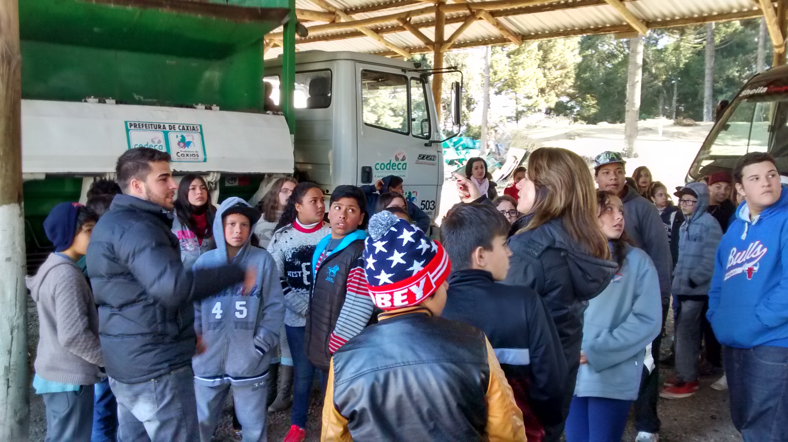  Escola Municipal Nova Esperança participa do roteiro Caminhos do Lixo