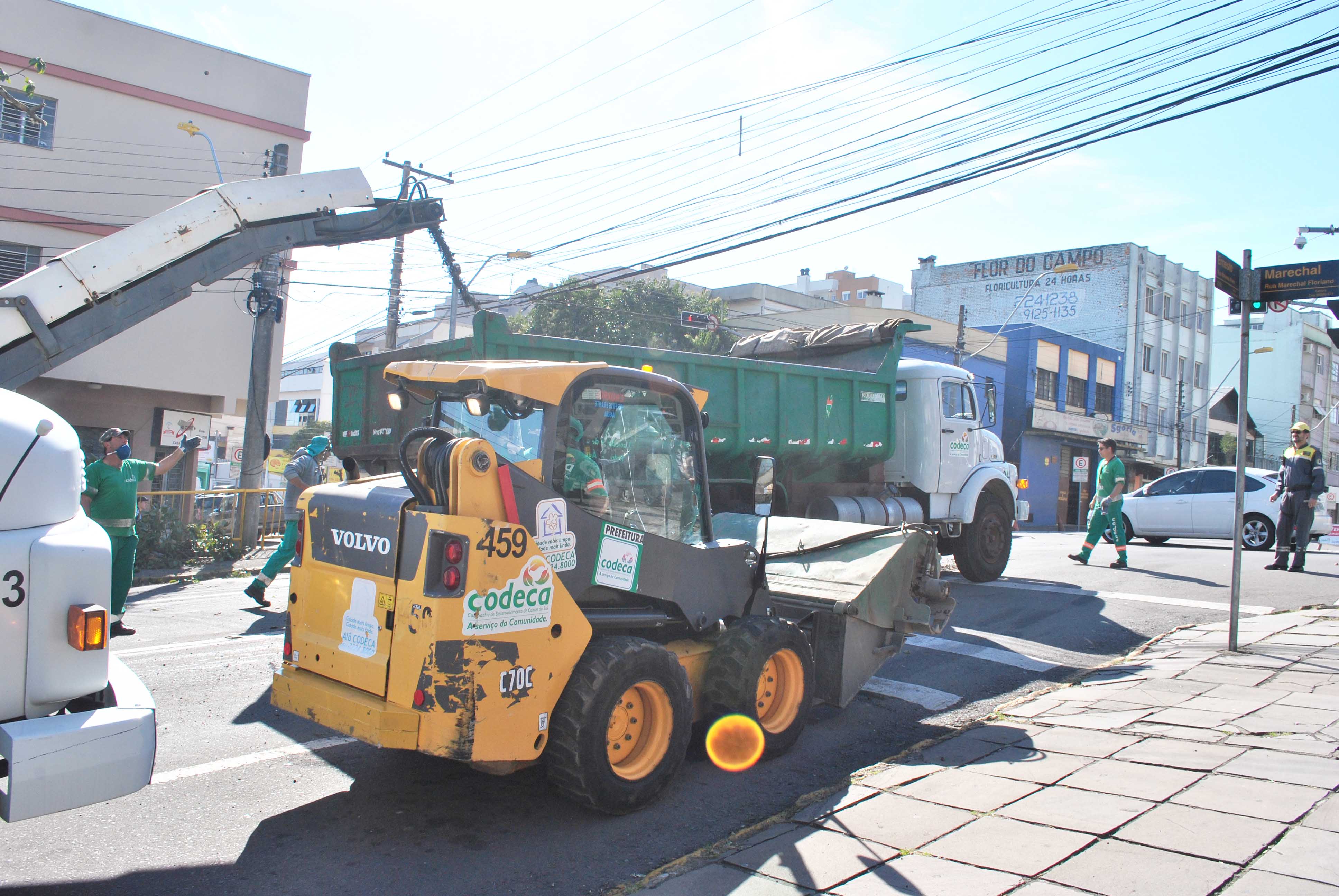  Seguem as obras de reparo na Rua Ernesto Alves