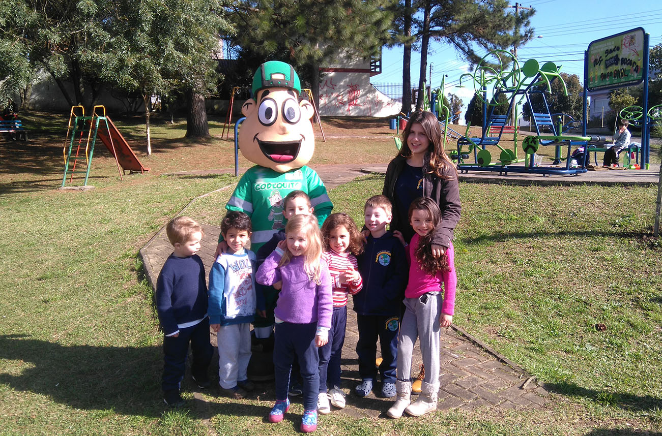  Codequito visita Escola Infantil no bairro Santa Lúcia
