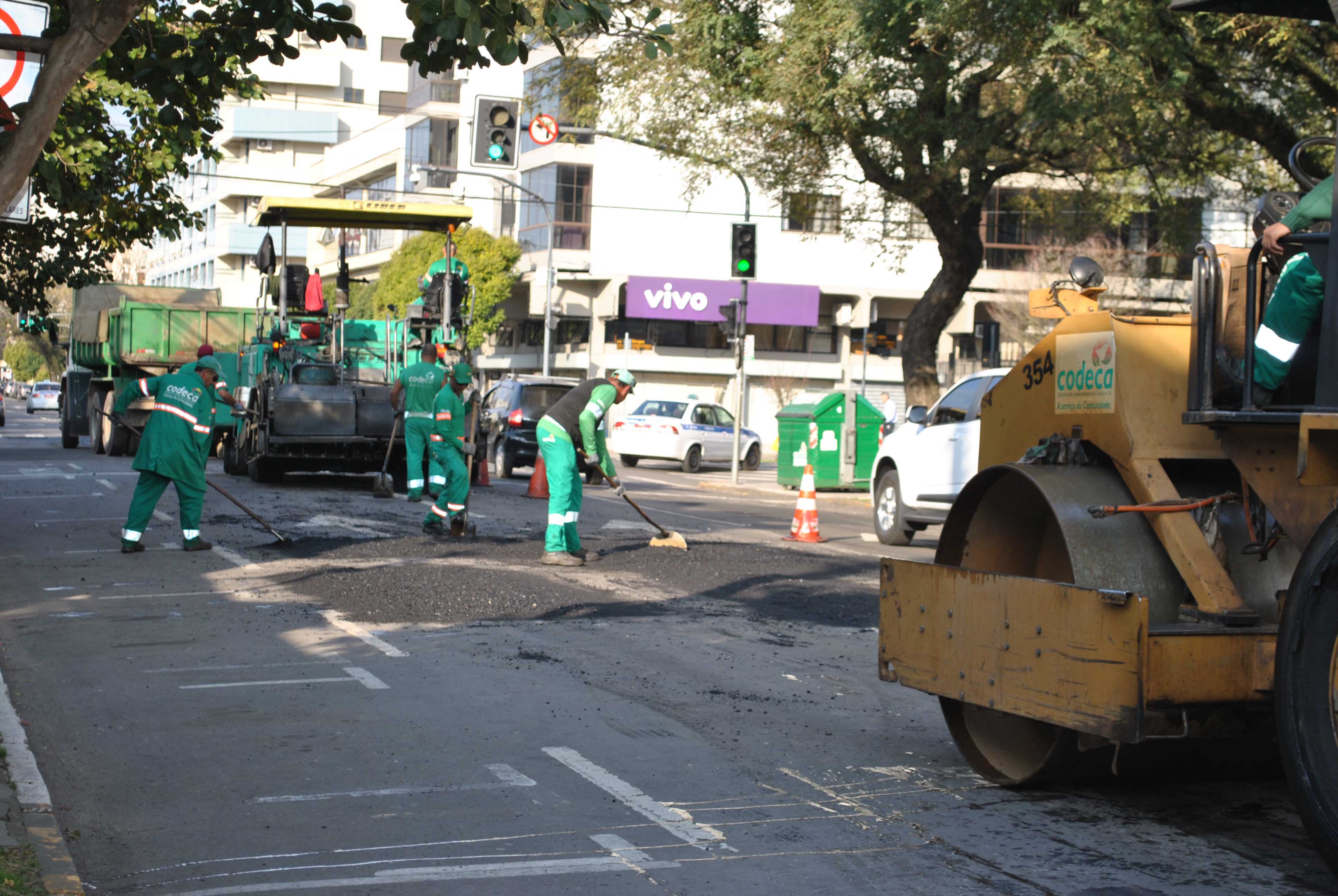  CODECA dá andamento às obras de recuperação asfáltica na Rua Ernesto Alves