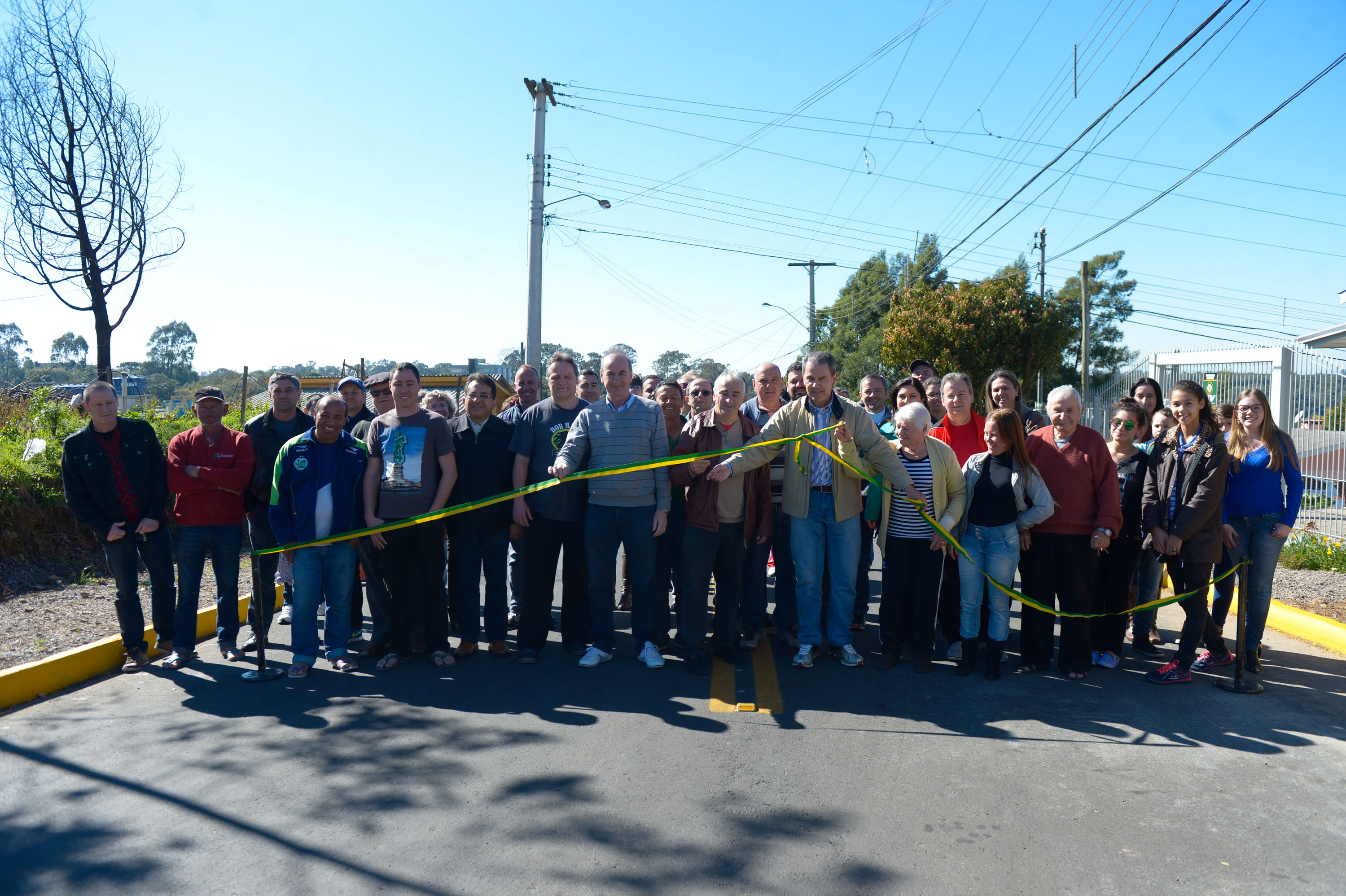  Entregues obras de três ruas no loteamento Parque das Rosas 