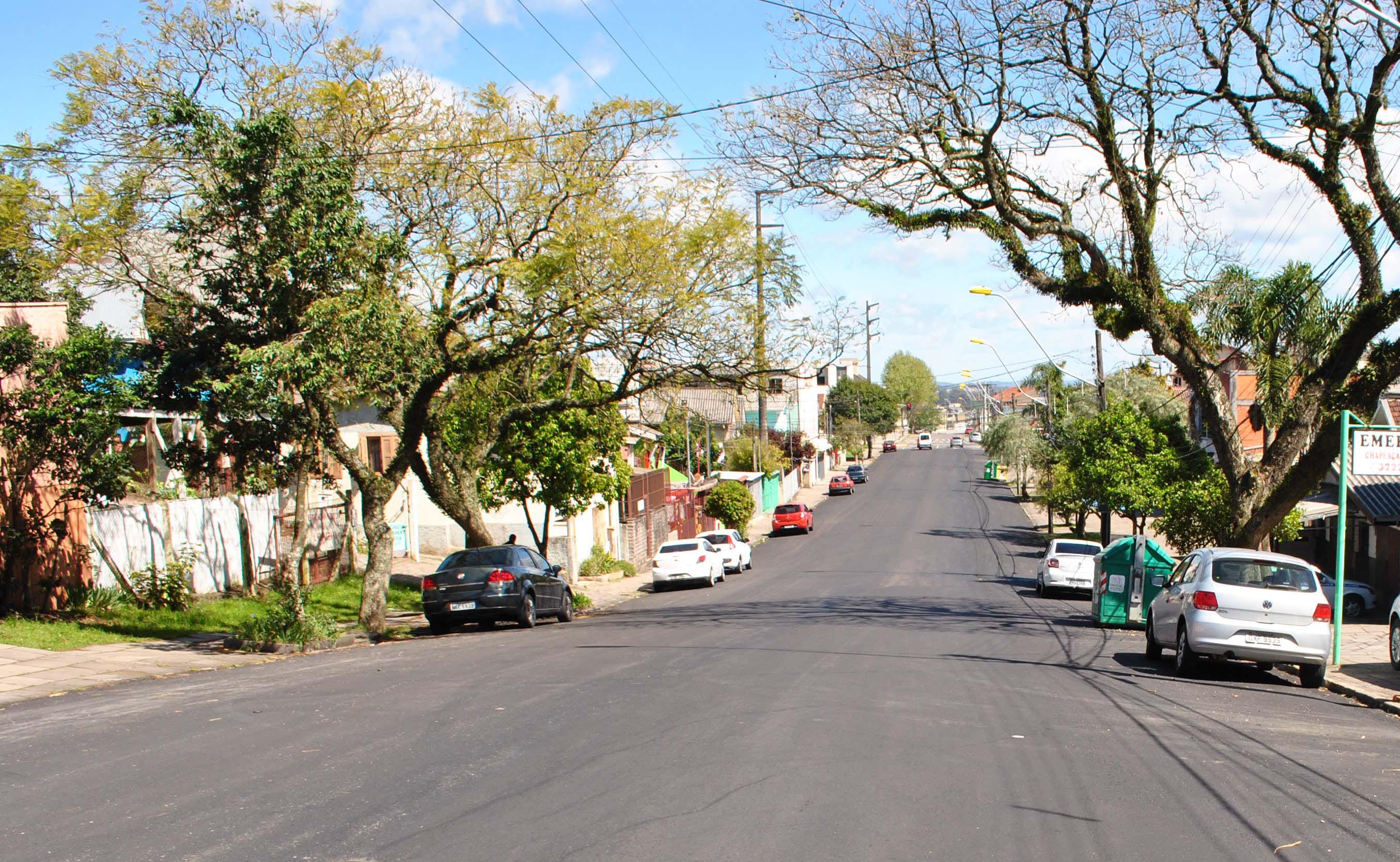  Pavimentações asfálticas no bairro Sagrada Família estão em fase final