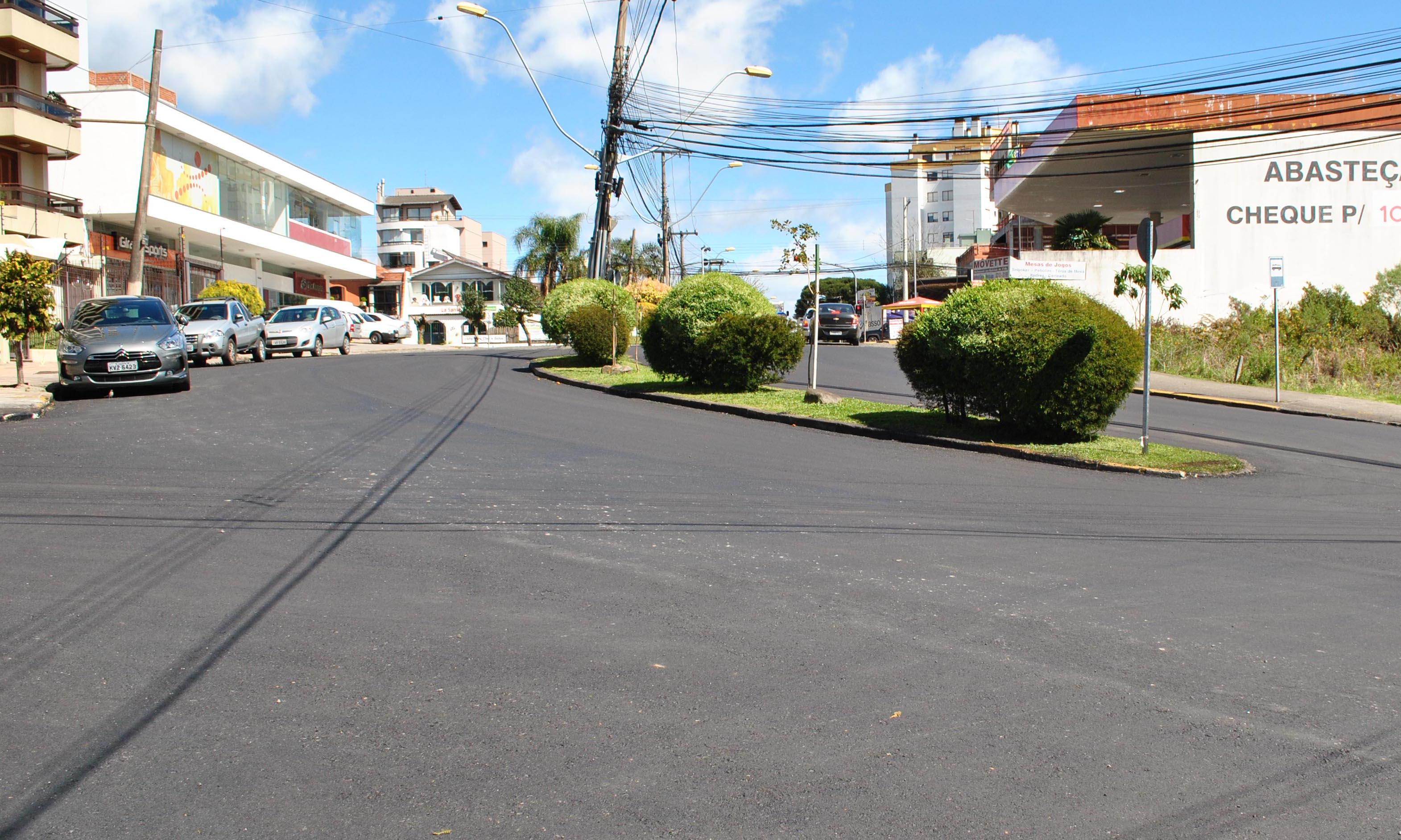  CODECA executa pavimentação asfáltica na Rua José Aloysio Brugger, no Jardim América