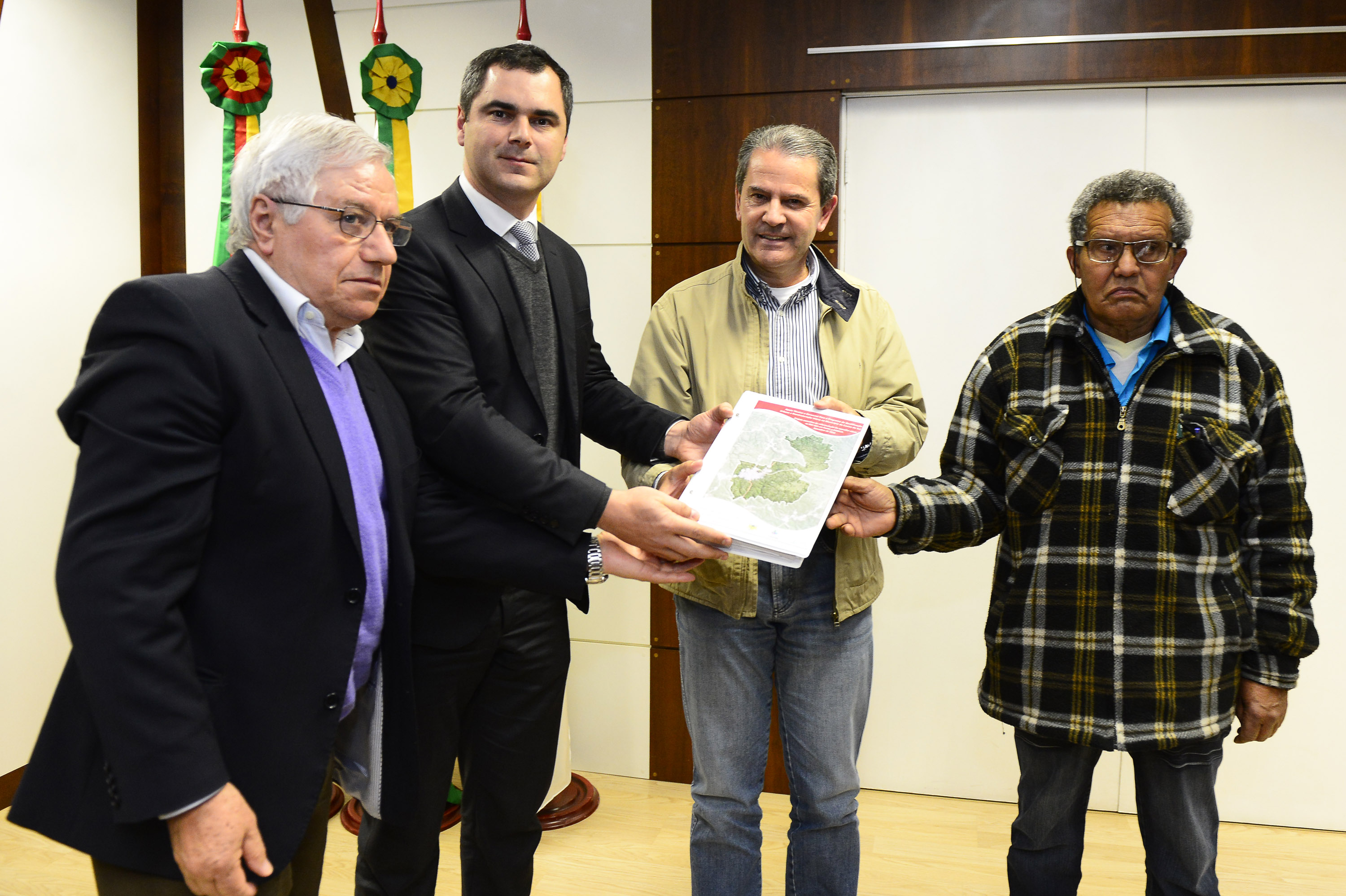  Prefeito recebe autorização do Governo do Estado para implantar rotatória na Rota do Sol