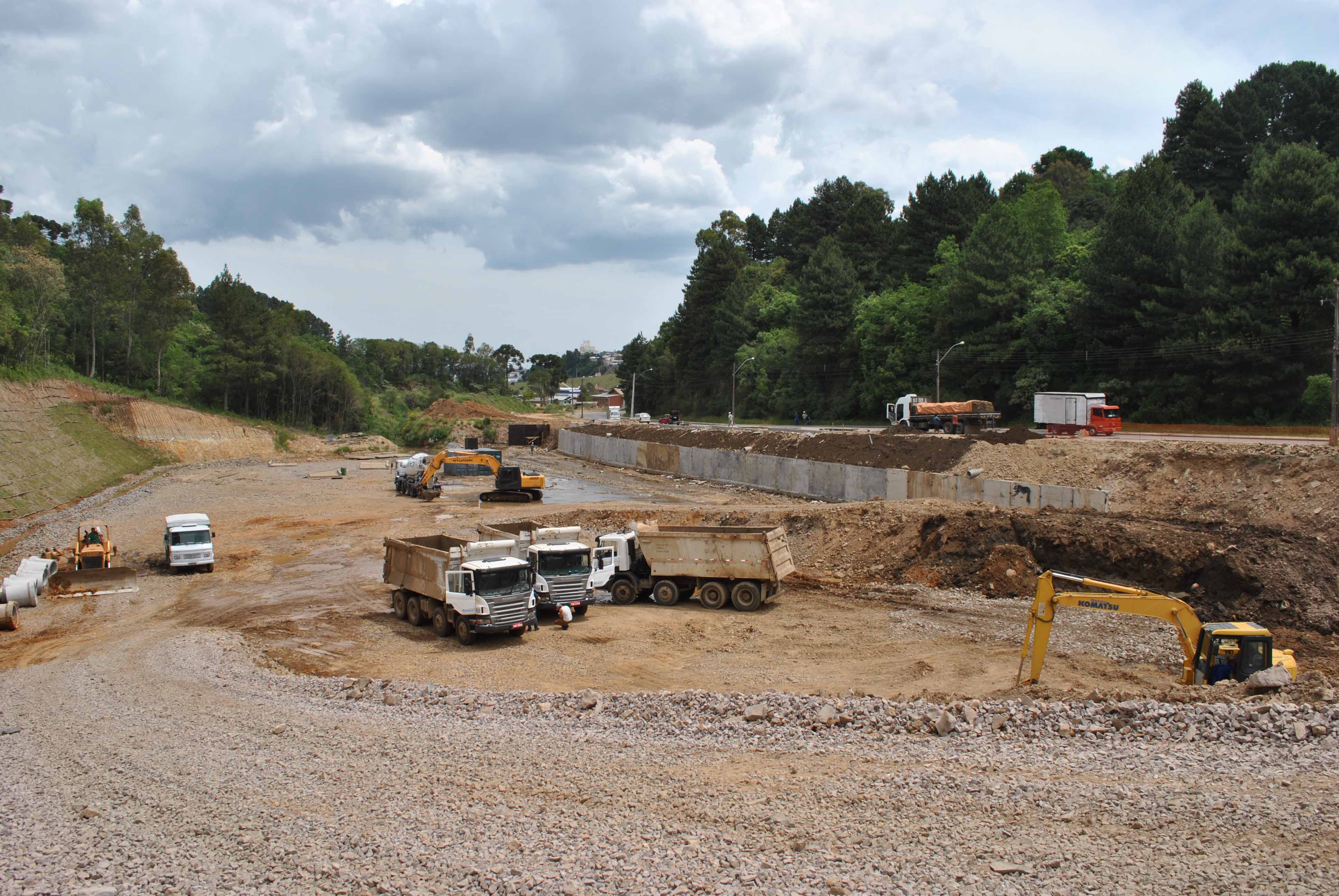  Prefeitura trabalha na construção do Tanque de contenção de águas pluviais no Fátima Baixo