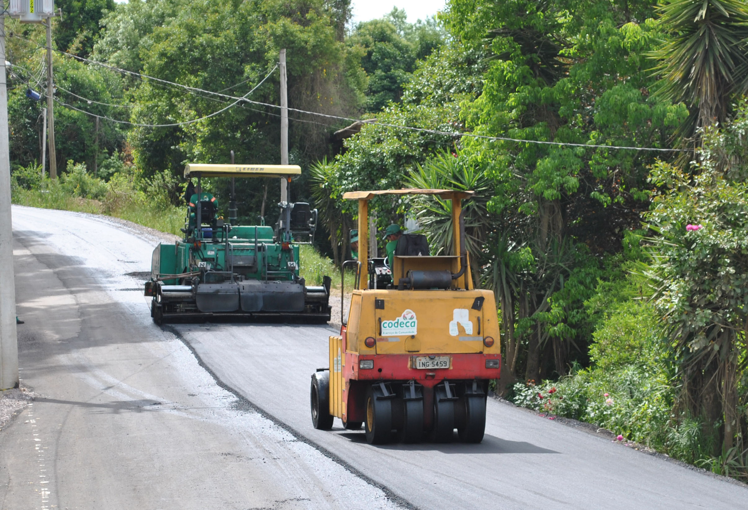  CODECA executa fase final da pavimentação asfáltica em Ana Rech