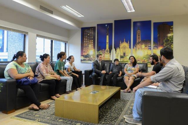  Prefeito Daniel Guerra acolhe demandas dos recicladores