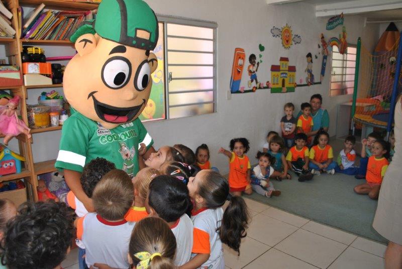 Codequito visita Escola Infantil