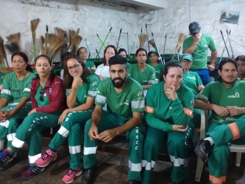  Diretoria da Codeca se reúne com equipes da varrição e da construção civil   