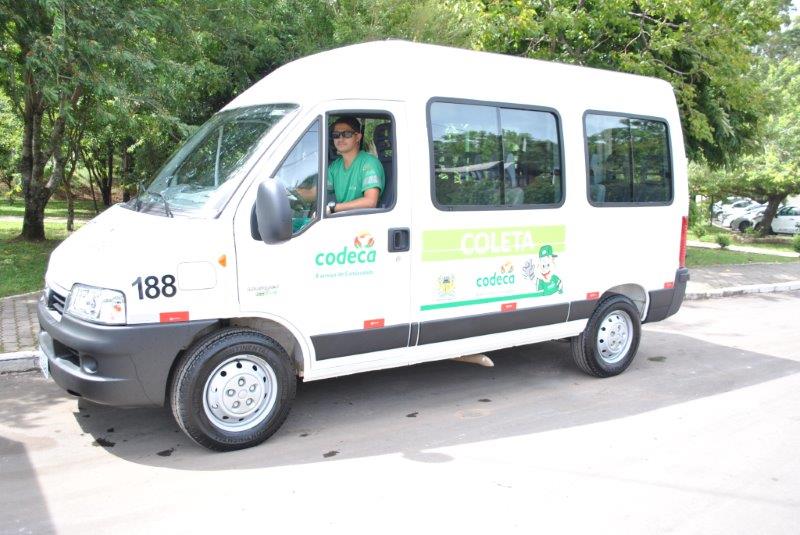  Departamento de Limpeza Urbana adquire vans para transporte de coletores 
