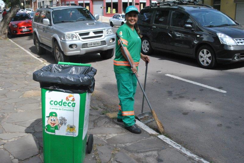  Serviços de varrição e coleta no feriado de 15 de Novembro