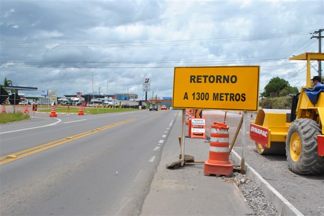  Codeca bloqueia trânsito para detonação de rochas