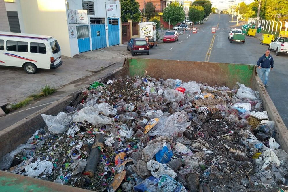  Codeca recolhe 46,5 mil quilos de lixo das ruas durante os primeiros dias do Carnaval