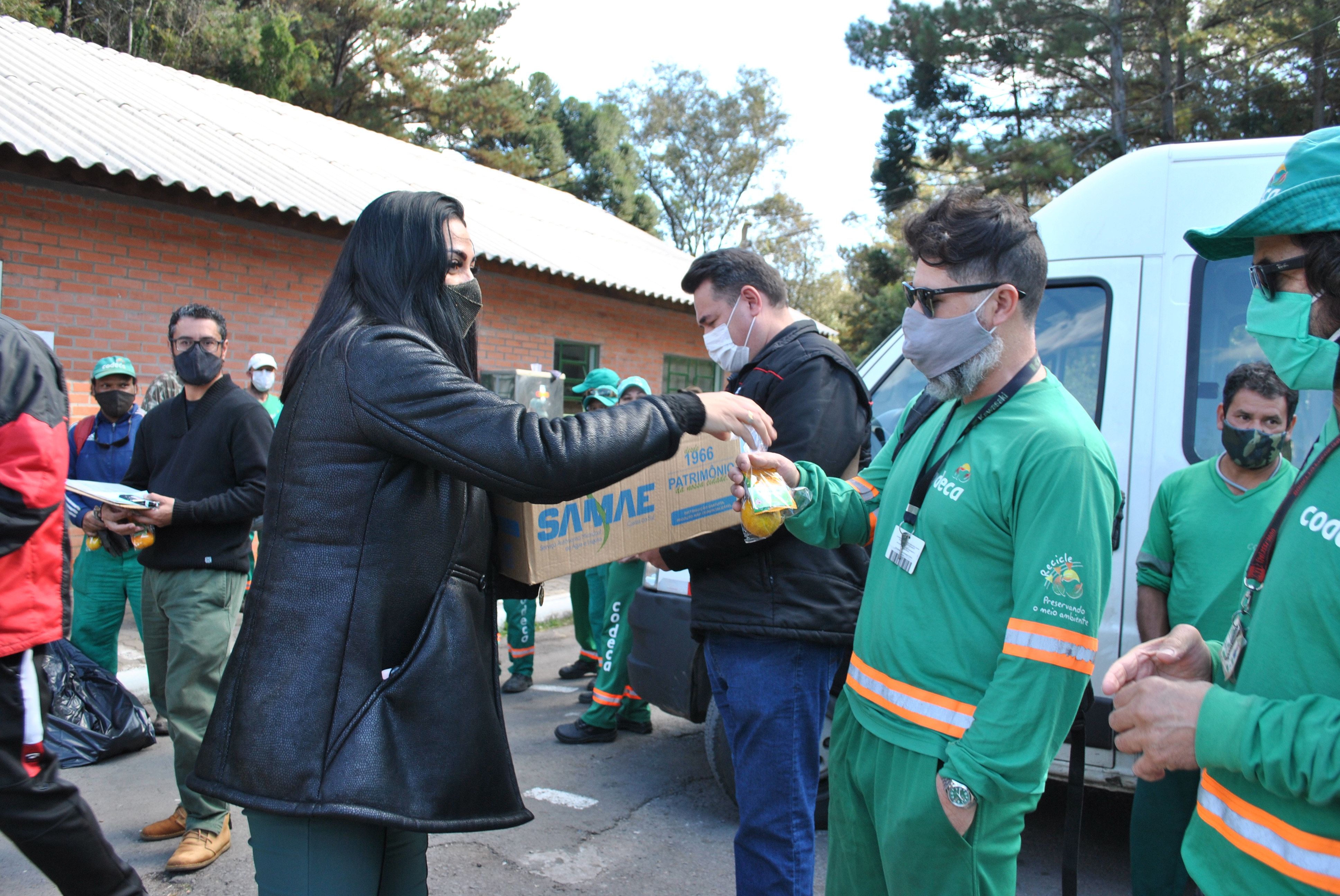  Servidores são homenageados pelo Dia do Gari