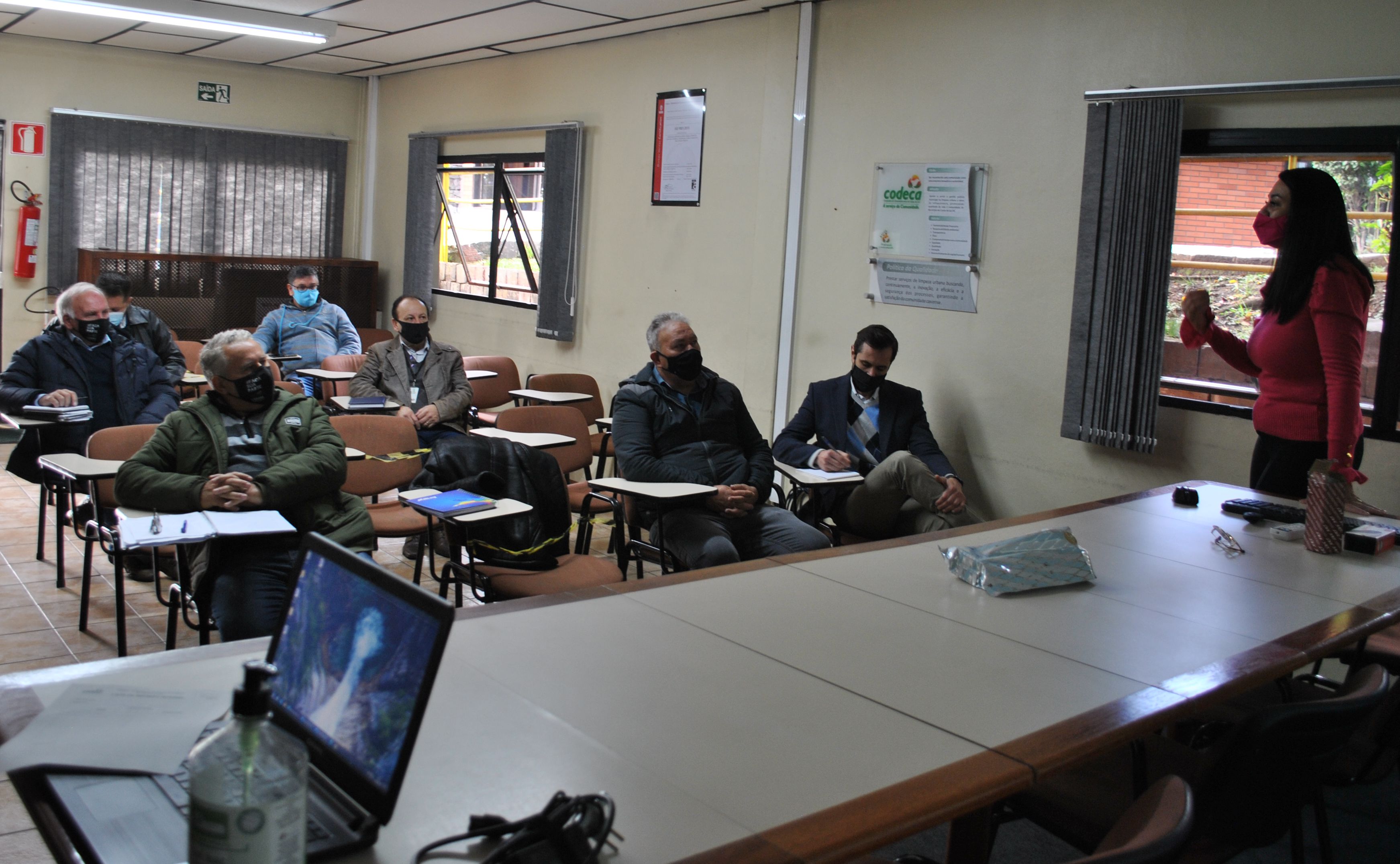  Presidente Helen apresenta andamento do Plano de Gestão a três vereadores nesta quarta-feira