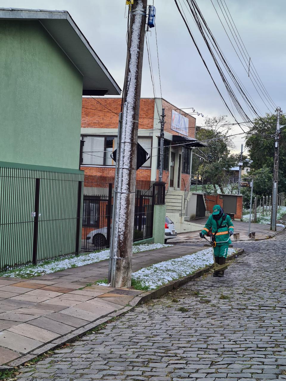  Mesmo com neve, as equipes da Codeca não param