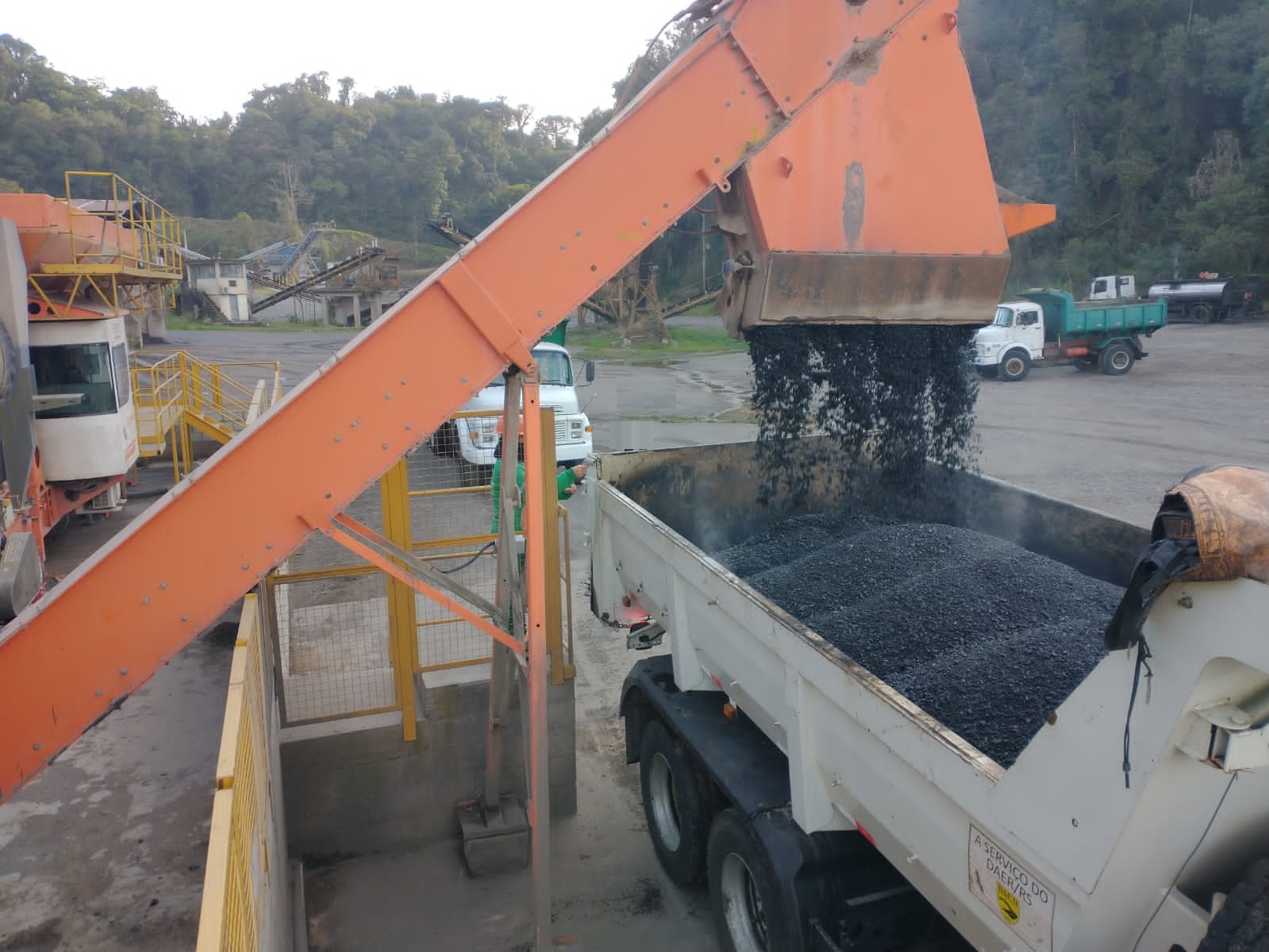  Usina de asfalto da Codeca volta a entrar em funcionamento 