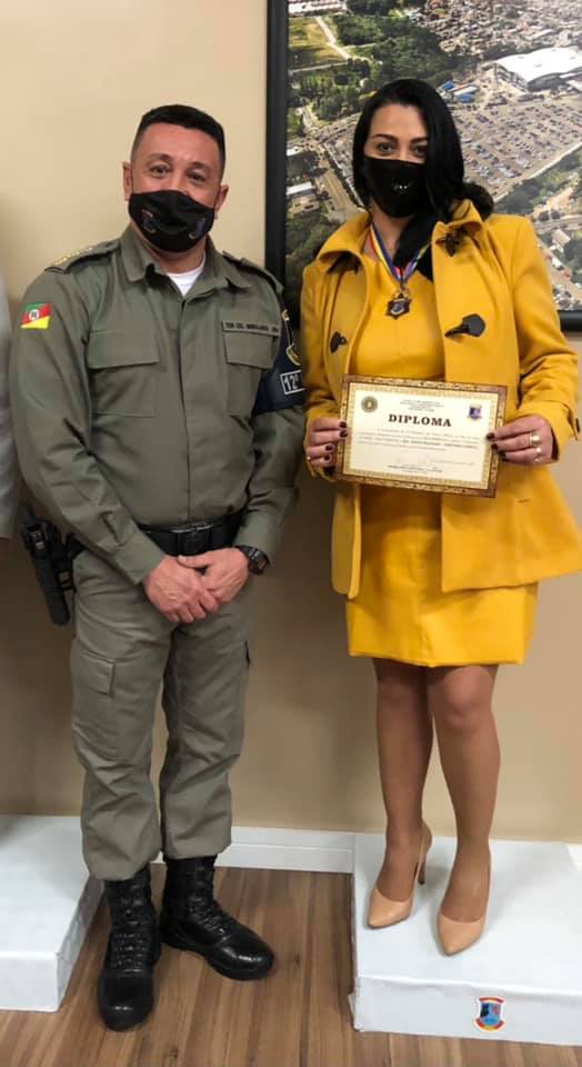  Presidente Helen Machado é agraciada com a Comenda do 12º BPM