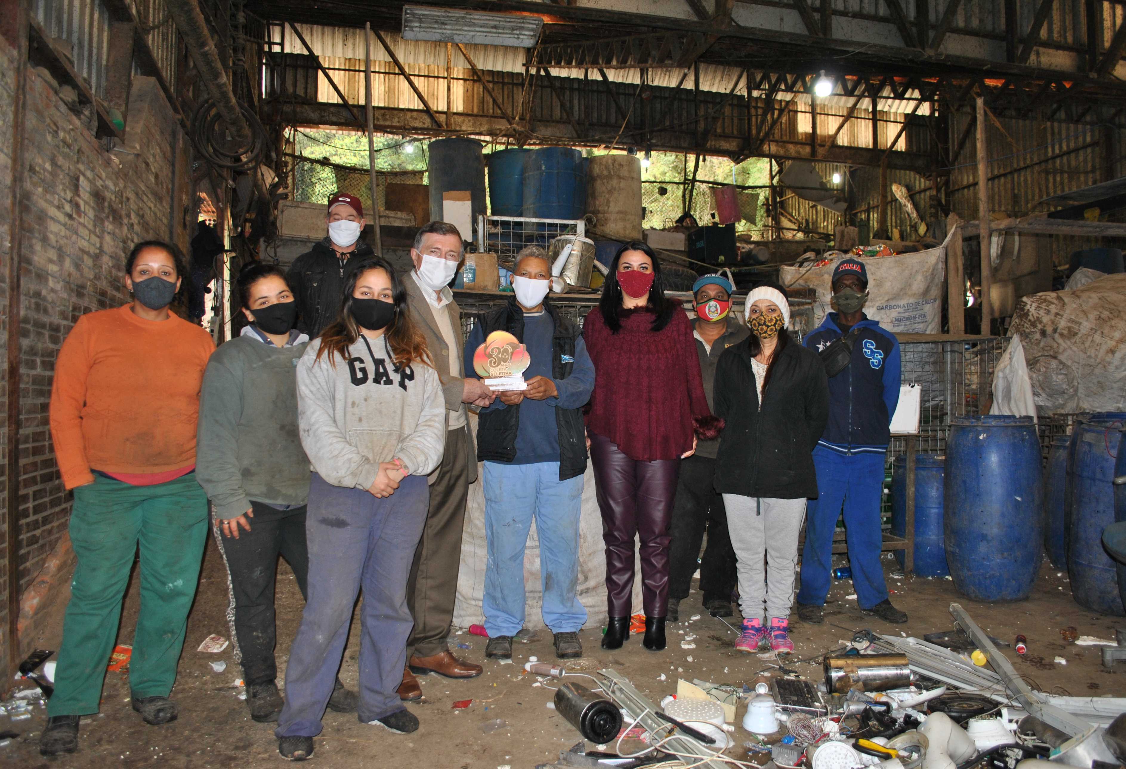   Codeca homenageia recicladoras conveniadas pelos 30 anos de coleta seletiva em Caxias do Sul