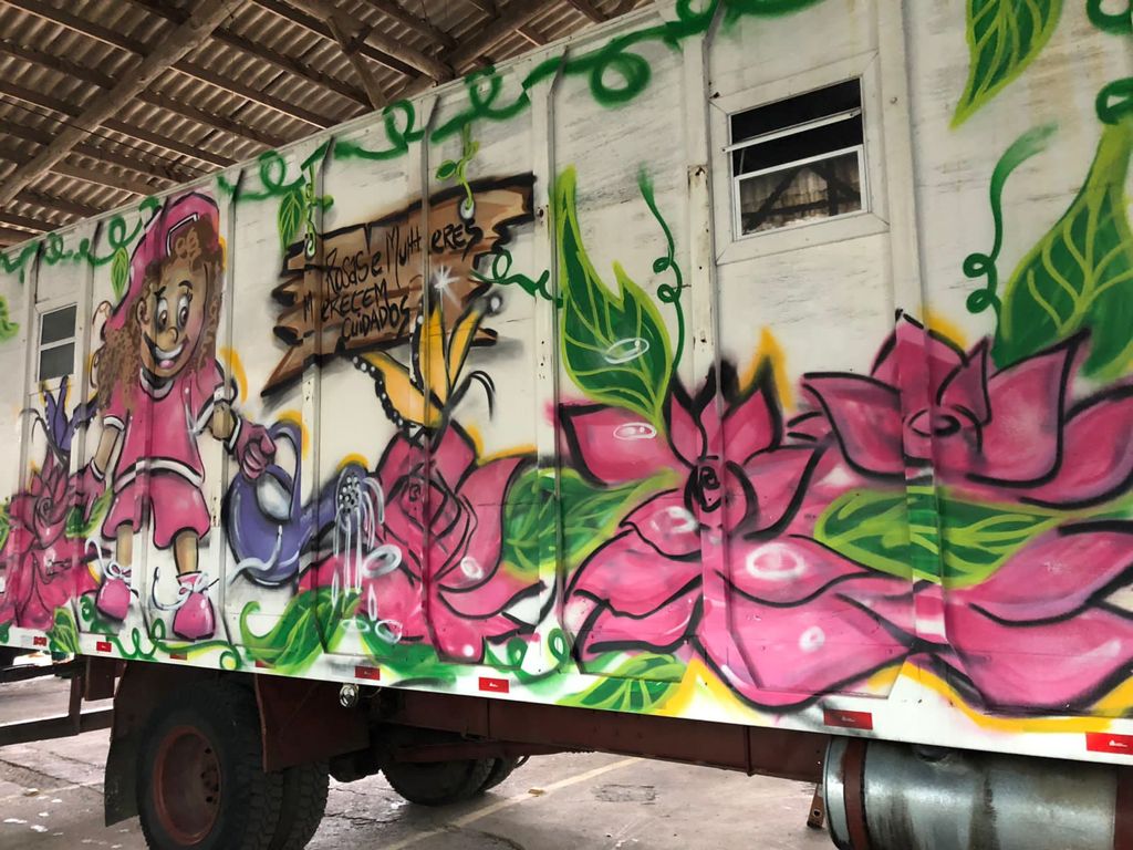  SIPAT da Codeca encerra com grafitagem de caminhão da coleta seletiva