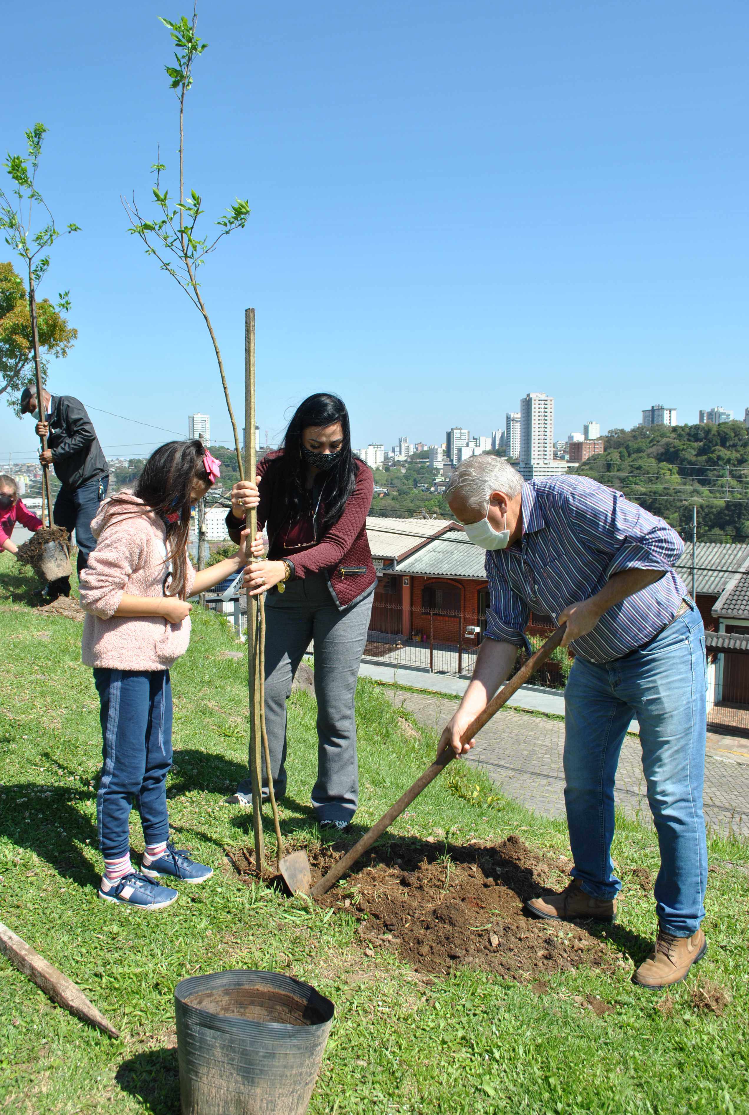  Codeca participa de ação alusiva ao Dia da Árvore