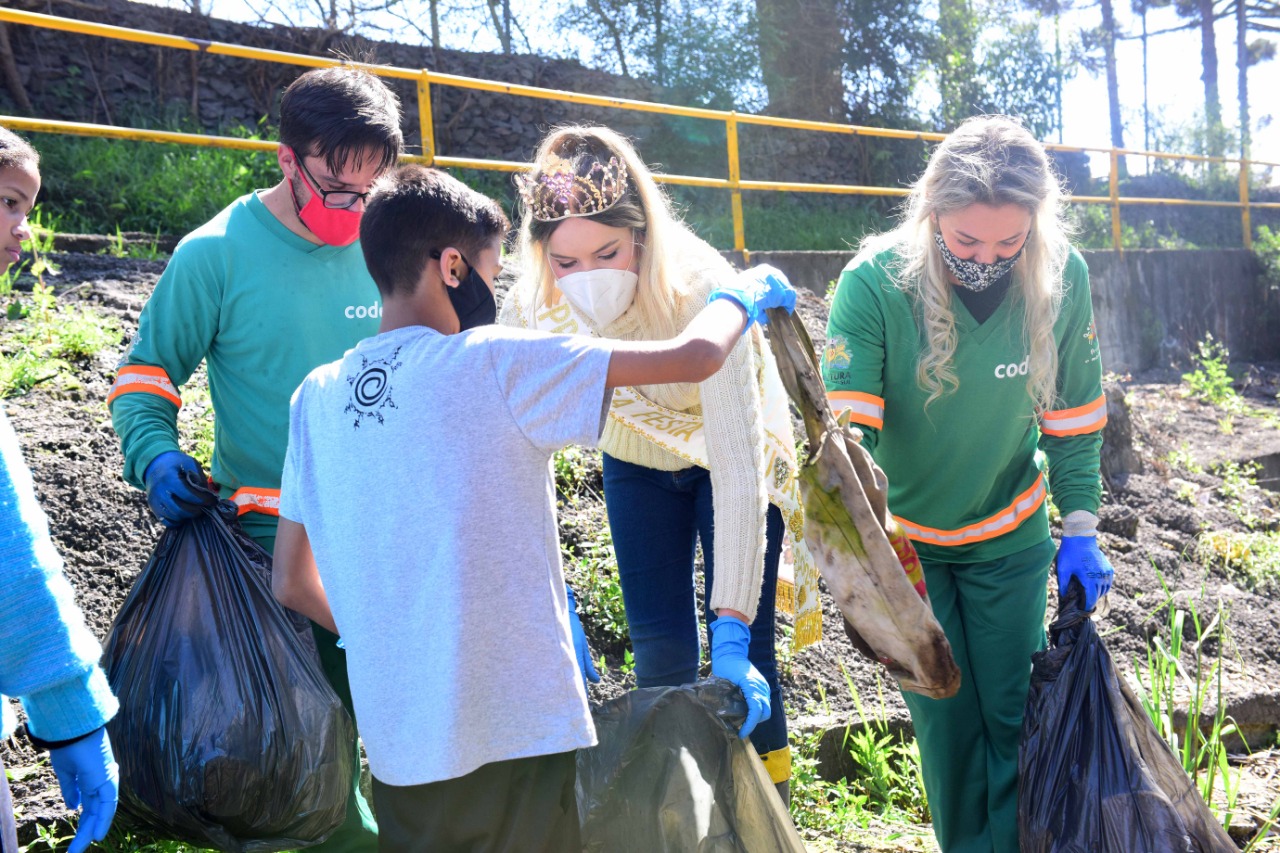  Codeca e Samae promovem ação alusiva ao Dia Mundial da Limpeza e à Semana Municipal da Água