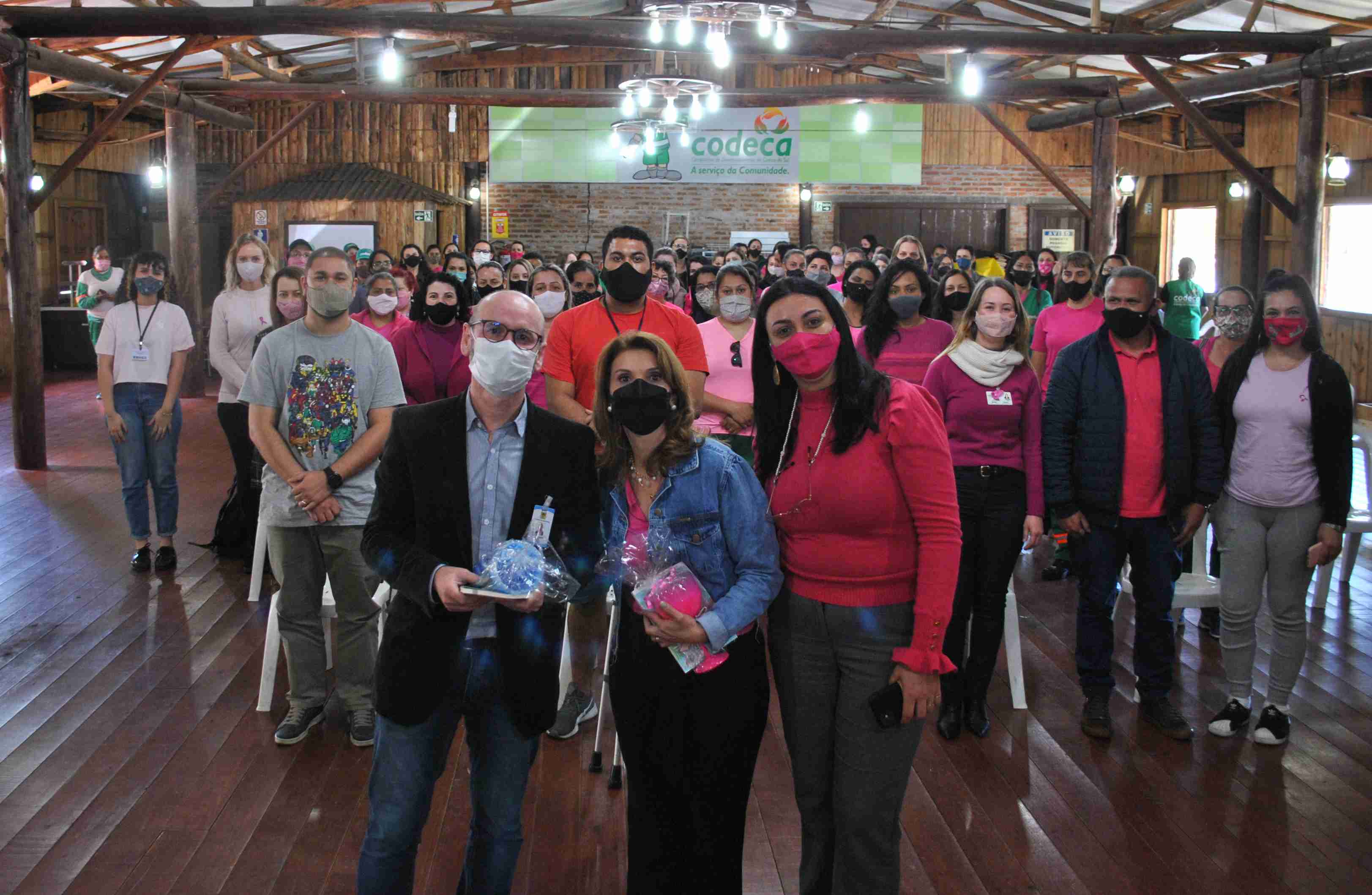  Funcionários prestigiam palestra alusiva ao Outubro Rosa