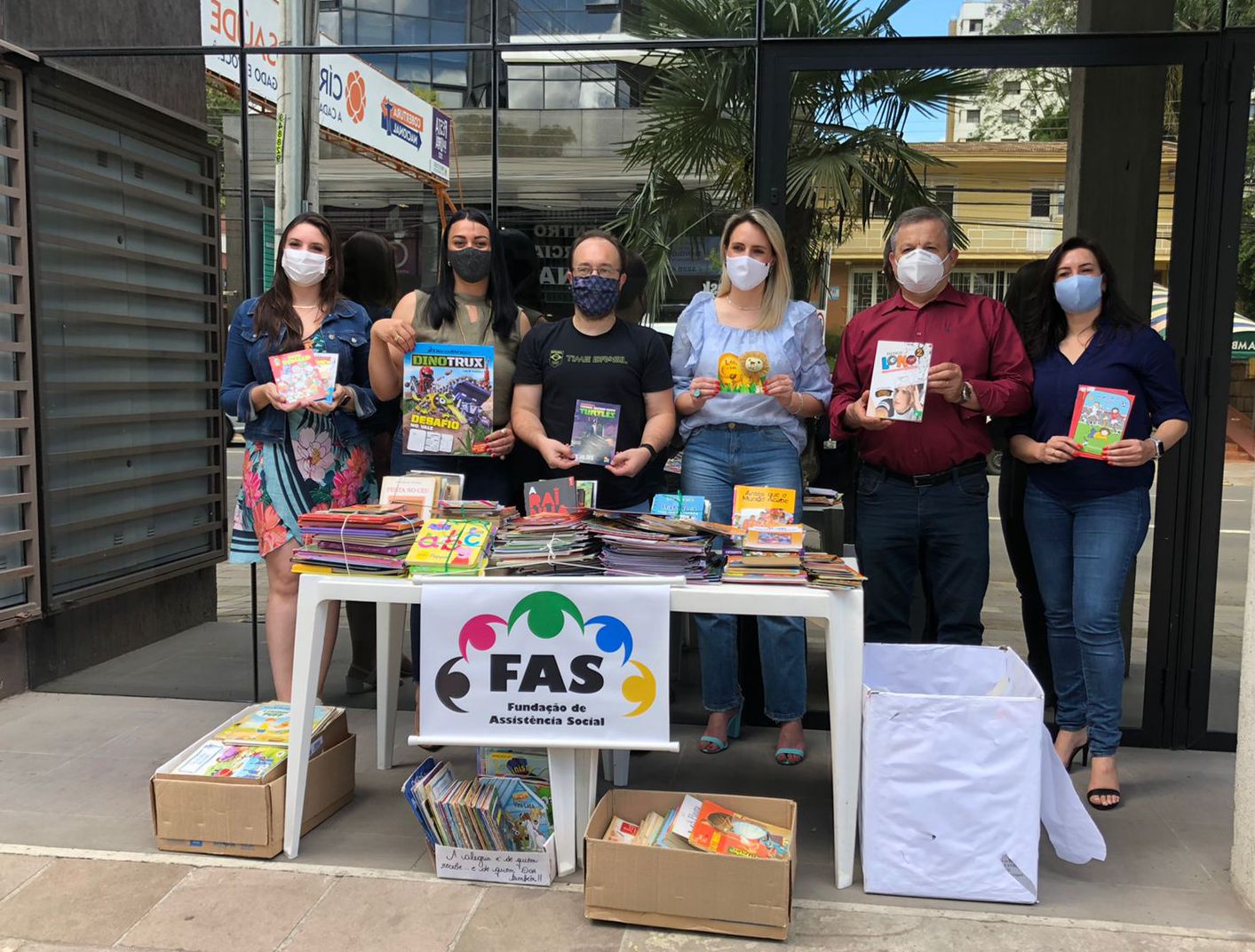  Campanha Estenda a Mão – Edição Especial Mês das Crianças arrecada 670 livros infantis