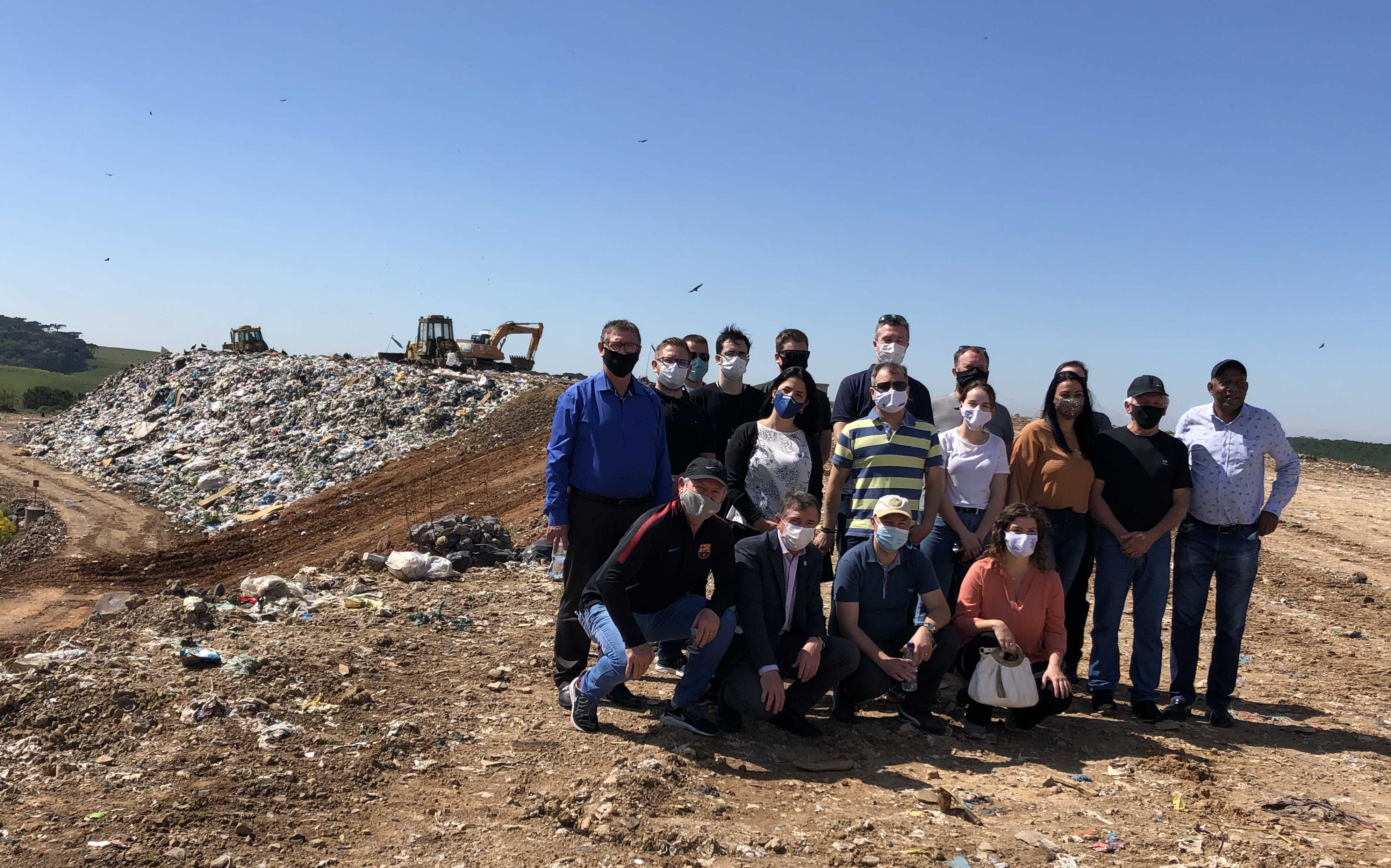  Codeca e Semma promovem visita ao aterro Rincão das Flores aos vereadores
