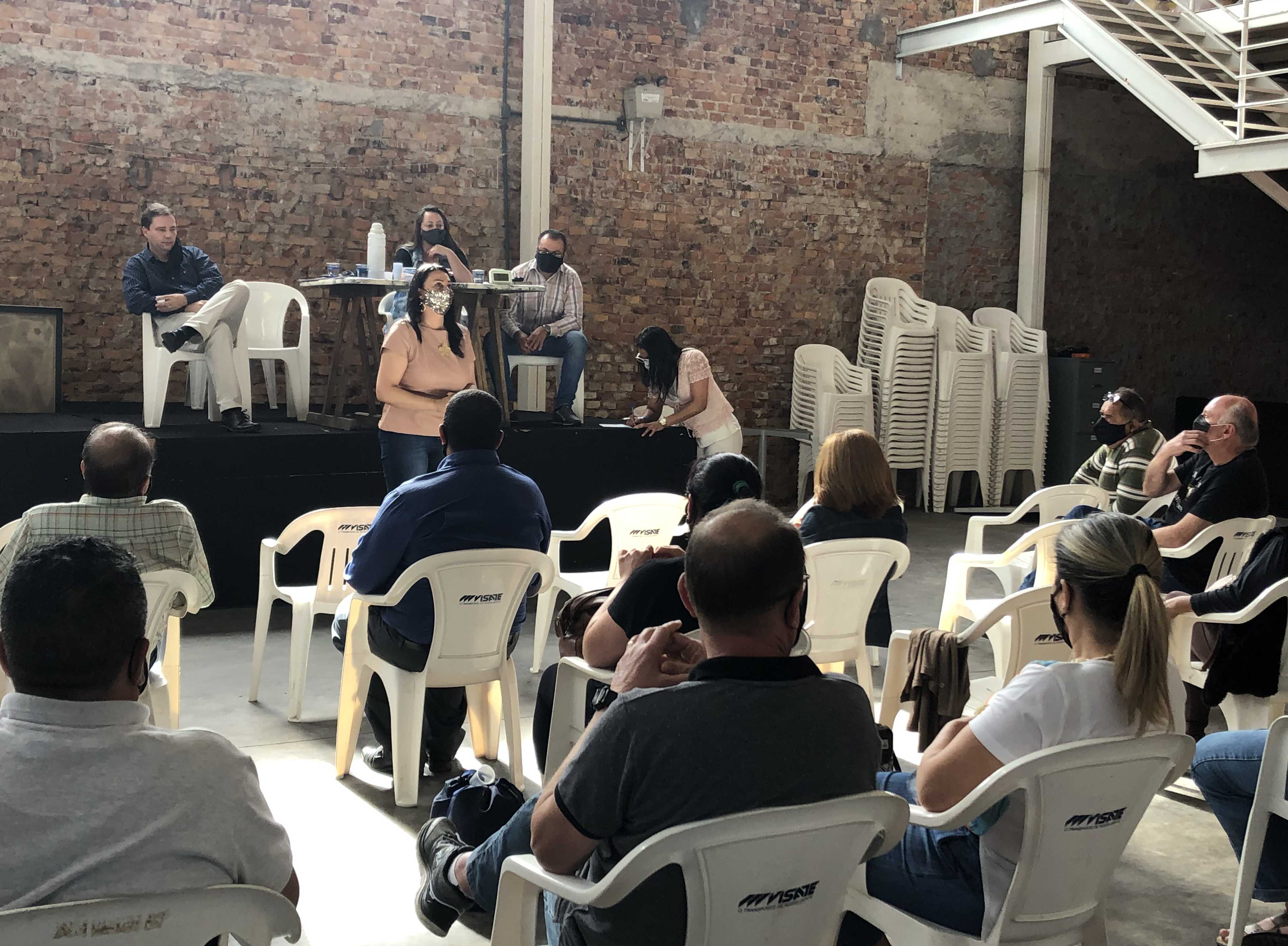  Diretoria da Codeca responde dúvidas dos líderes comunitários 