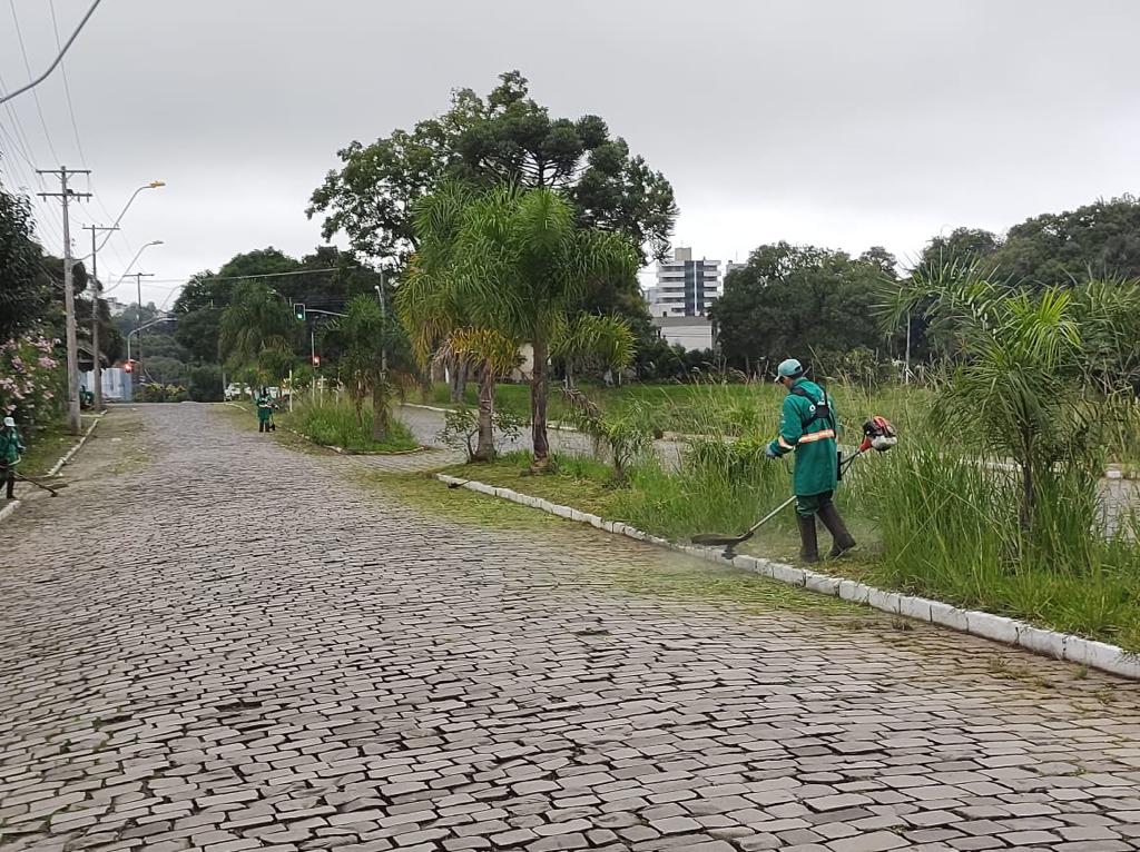  Capina em Ação da Codeca adianta em 12 dias o cronograma dos serviços na cidade