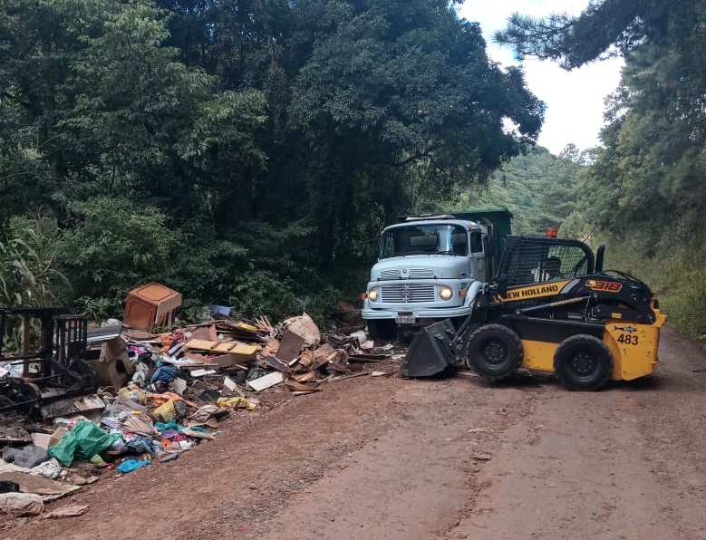 Codeca recolhe 25 toneladas de resíduos em área de flagrante de descarte irregular 