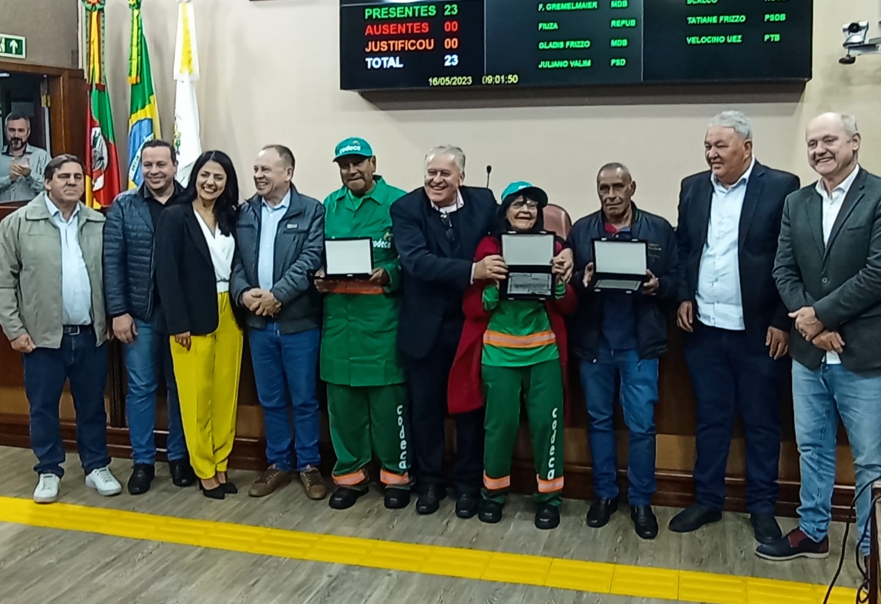  Funcionários do DLU são homenageados pelo Sindilimp no Dia do Gari