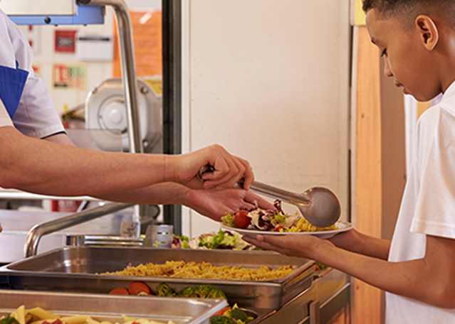  Concurso da Codeca para os cargos de auxiliar de limpeza de escola, merendeira e nutricionista tem m