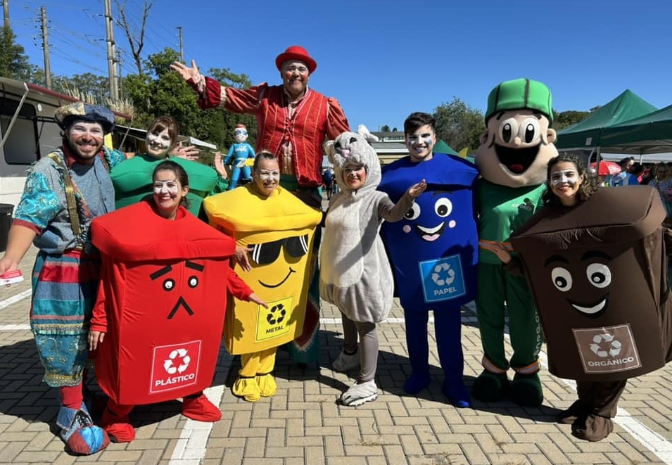  Codeca promove teatro, palestra e roteiro sobre o destino correto dos resíduos na Semana do Meio Am
