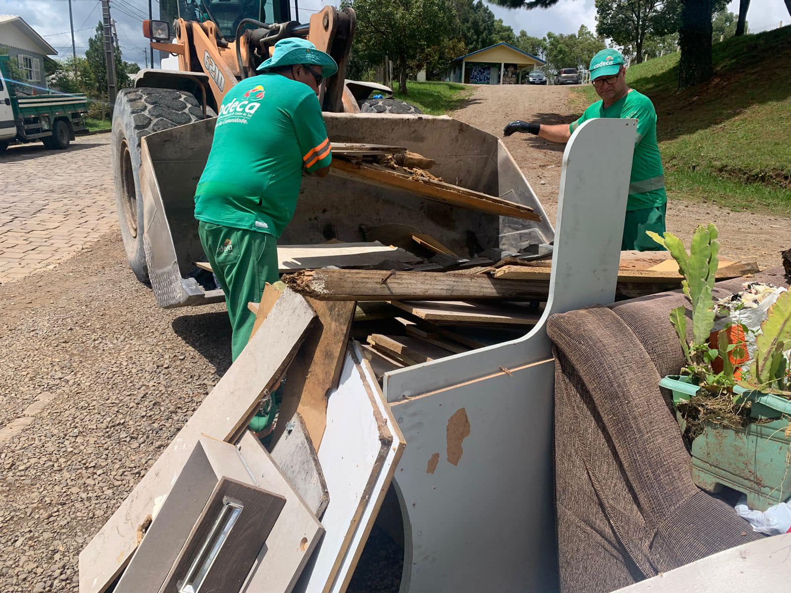  Primeiro Bota-Fora de 2024 recolhe 25 toneladas de resíduos no bairro Serrano