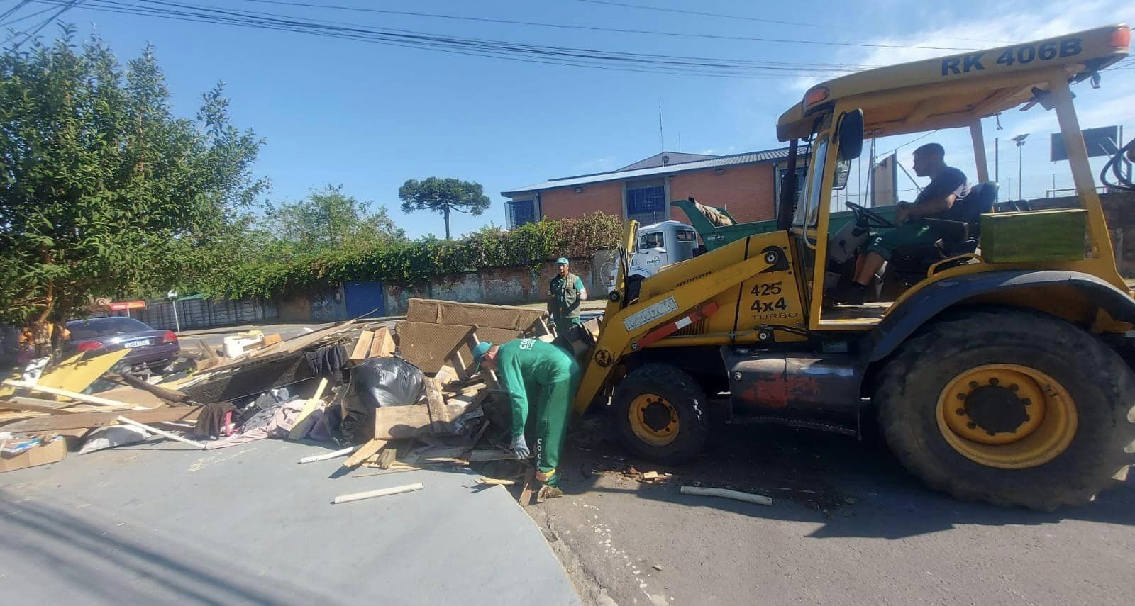  Bota-fora no bairro Mariani recolhe mais de 40 toneladas de resíduos em quatro dias de trabalho
