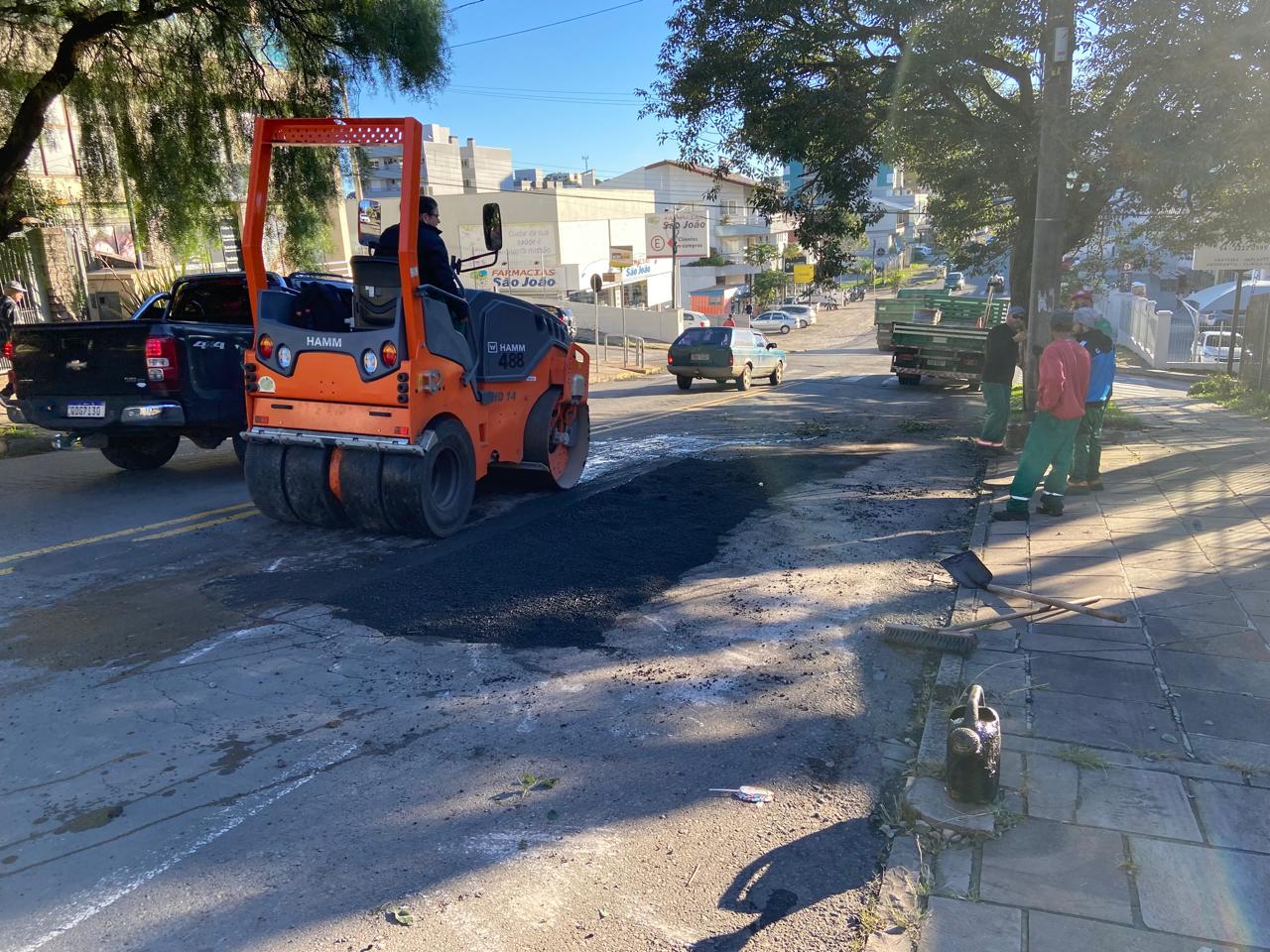  Codeca conserta com asfalto vias danificadas pelas chuvas