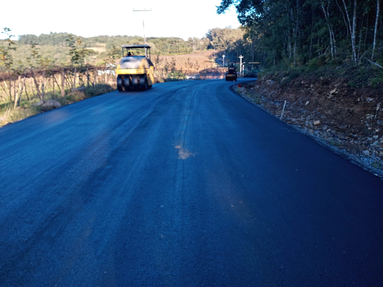  Mais de 80% do asfaltamento está concluído no Cerro da Glória