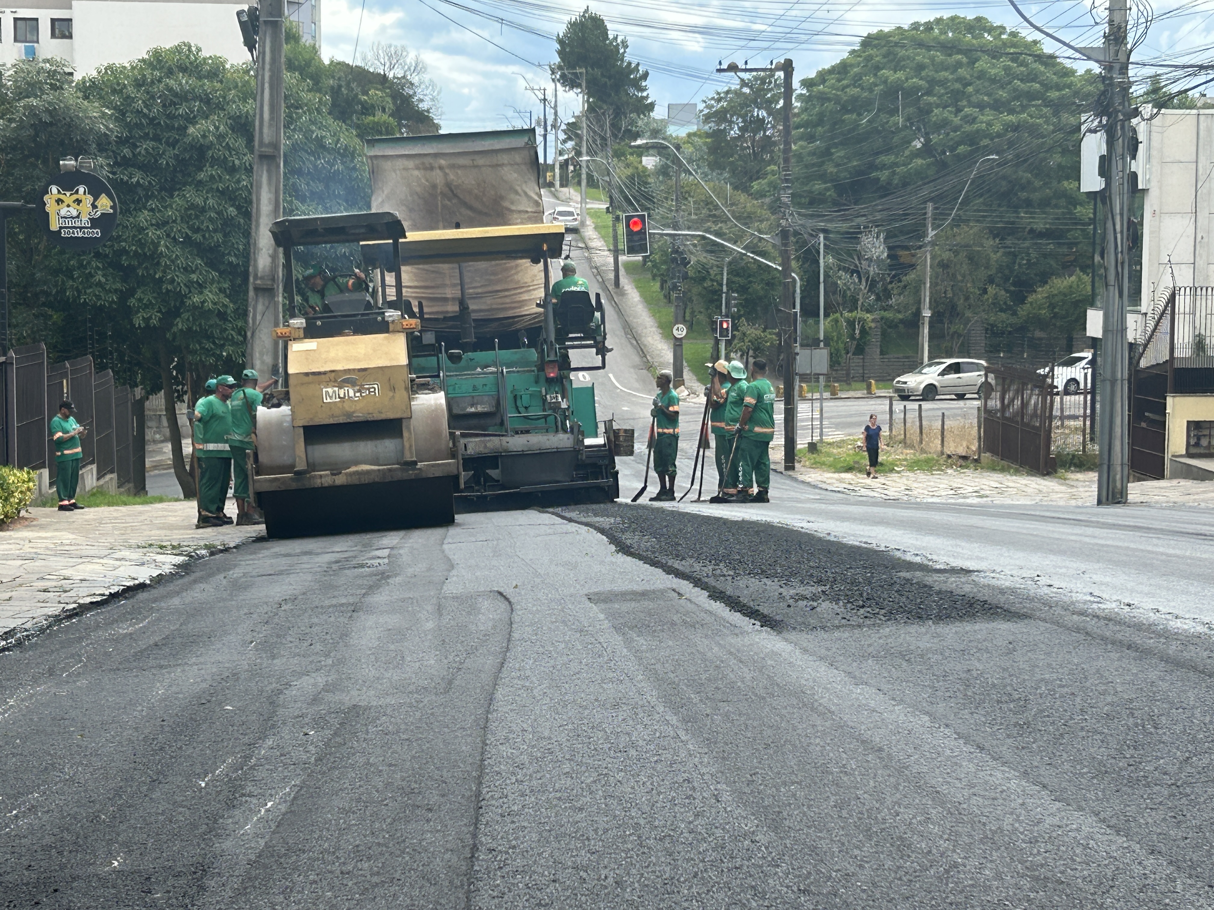  Codeca recupera asfalto da Rua Bortolo Zani, no Bela Vista
