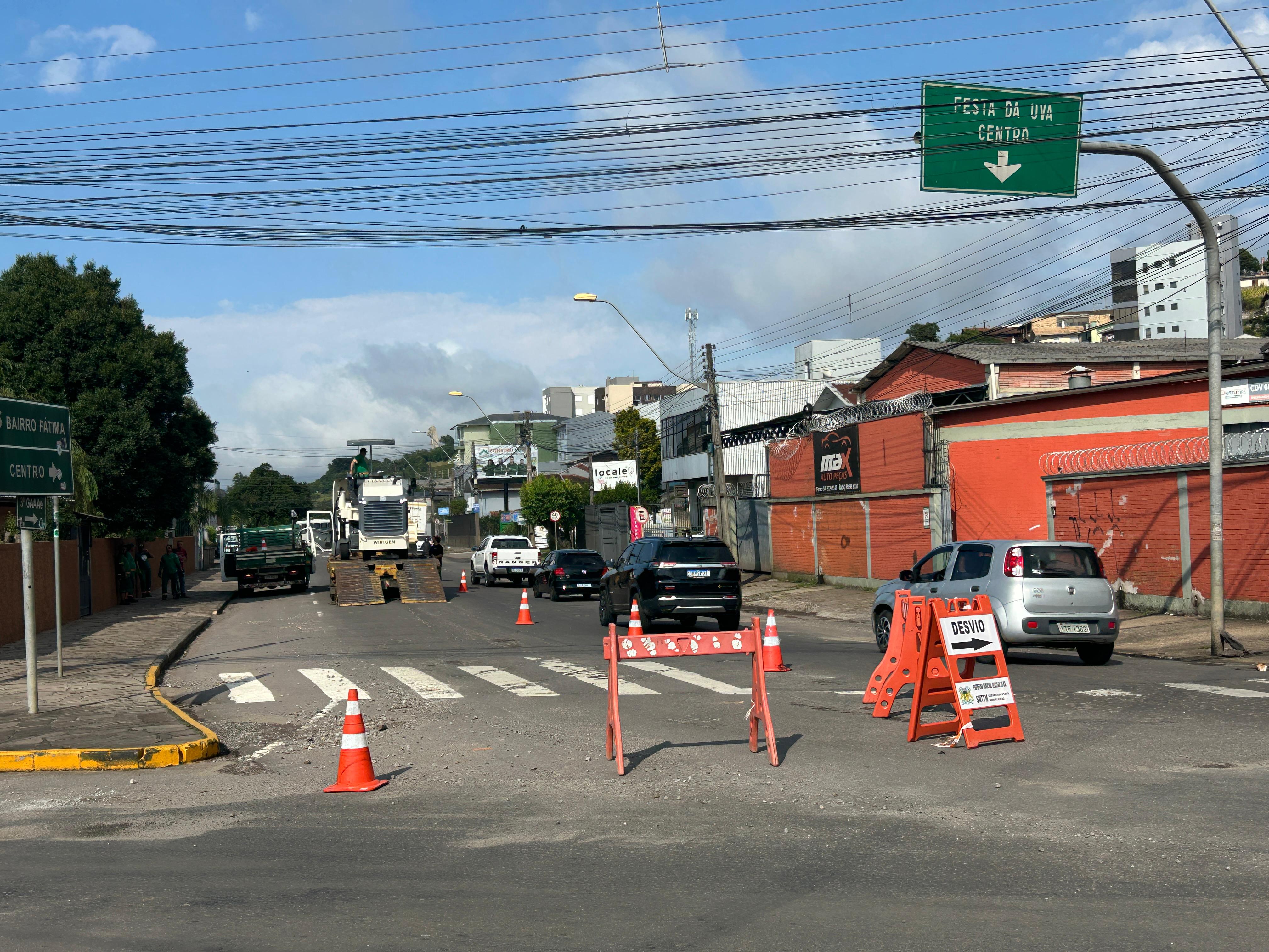  Codeca revitaliza asfalto das ruas Professor Luiz Facchin e Pio XII