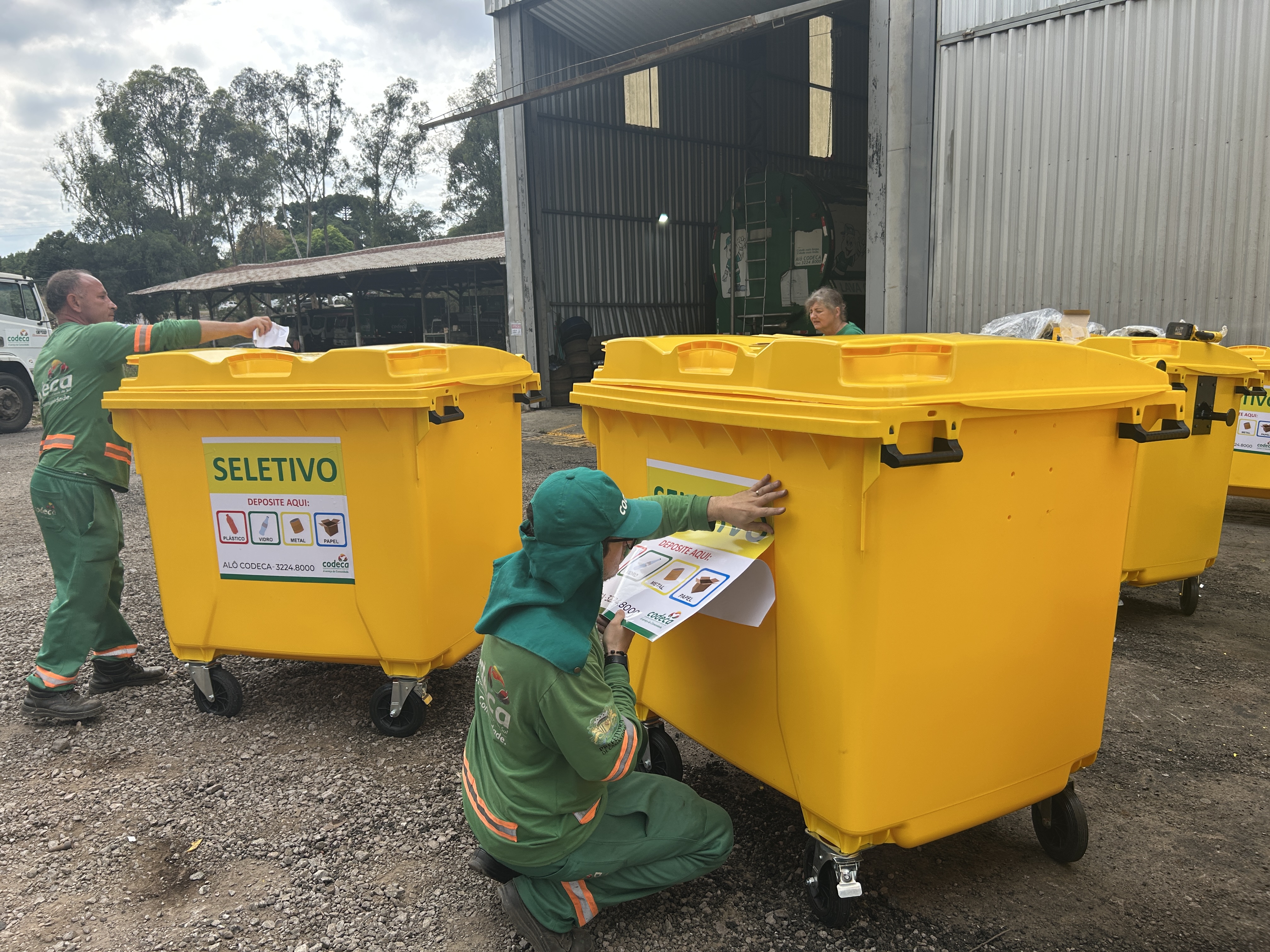  Codeca recebe 300 novos contêineres para coleta seletiva