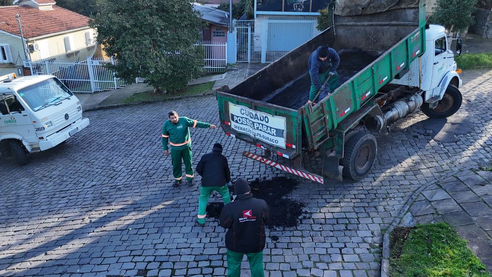  Codeca utiliza 15 toneladas de asfalto em operação tapa-buracos nesta terça-feira