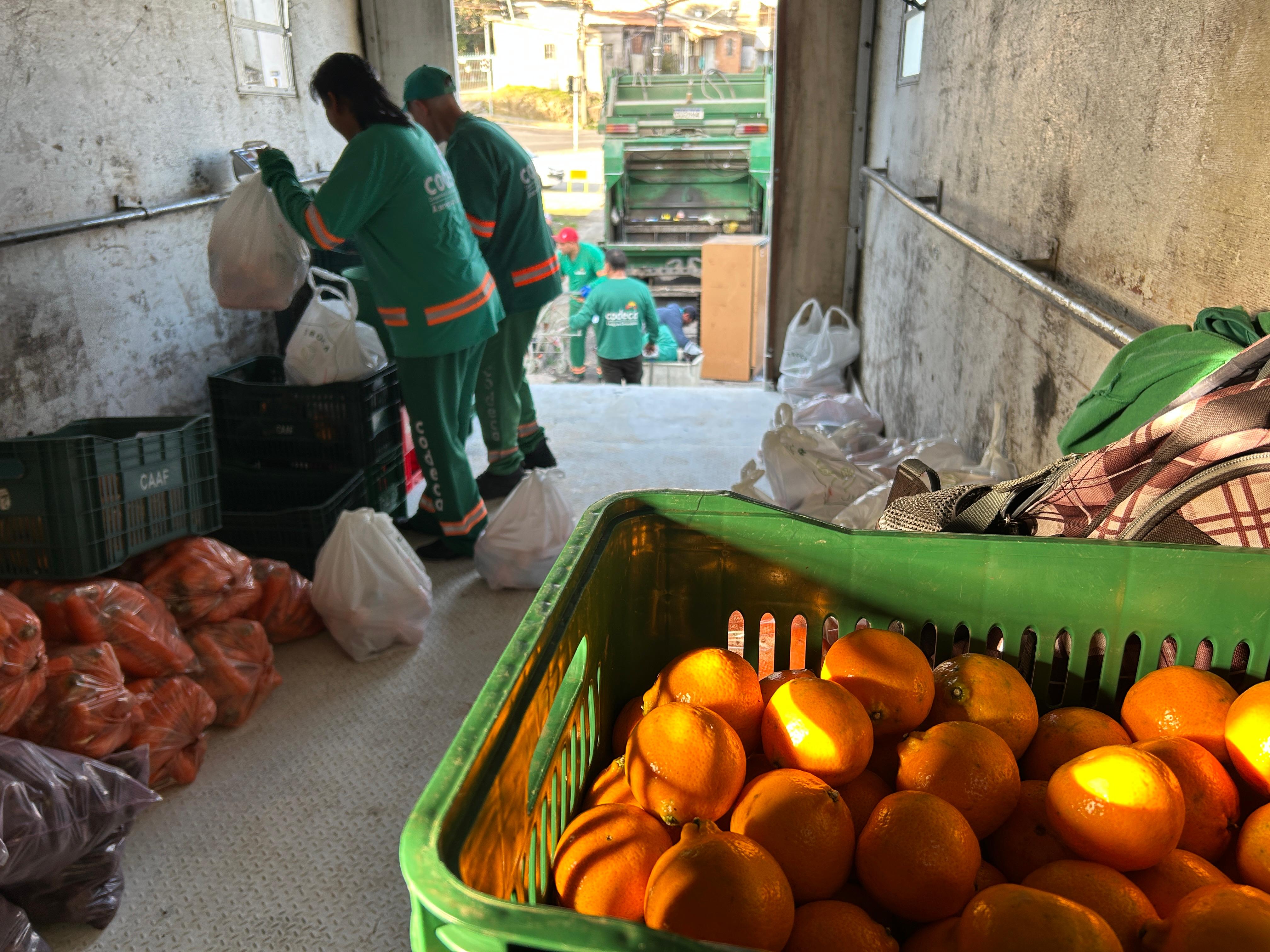  Programa Troca Solidária distribui mais de 180 toneladas de alimentos em 2025