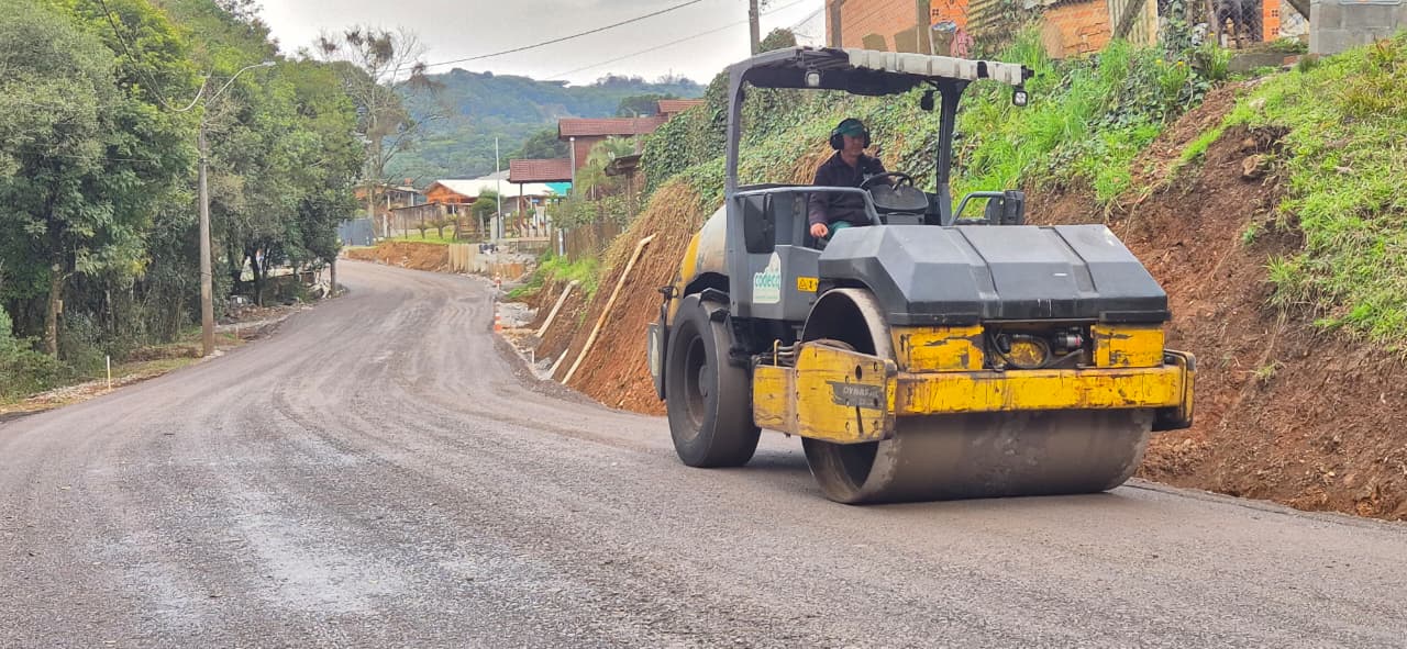  Duas equipes da Codeca atuam nas obras da Estrada Municipal Travessão Porto