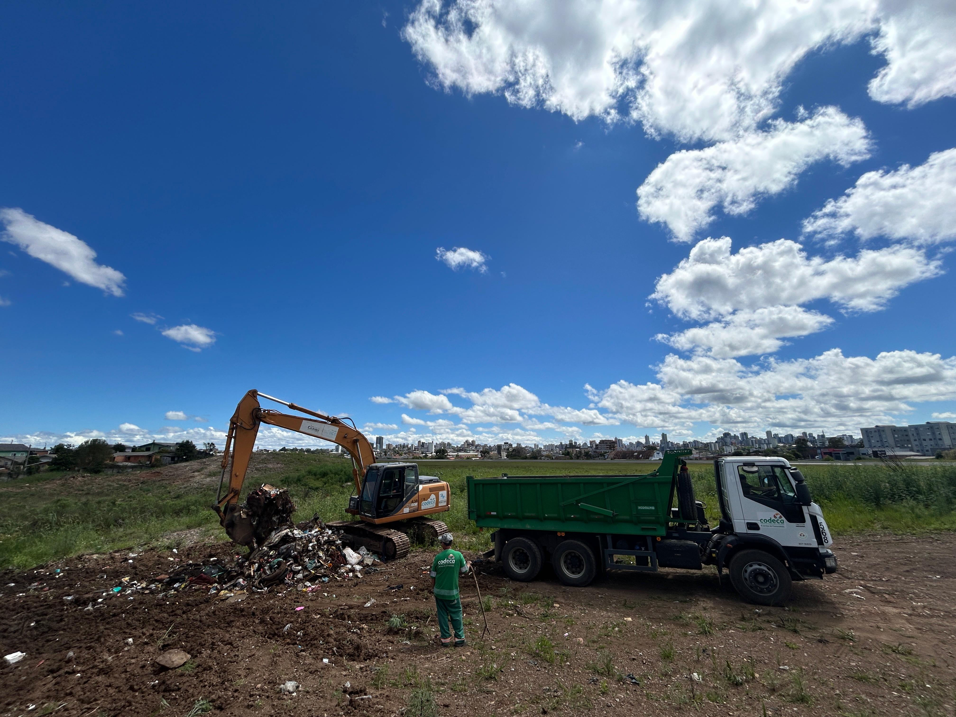  Codeca retira 60 toneladas de lixo descartadas irregularmente no aeroporto