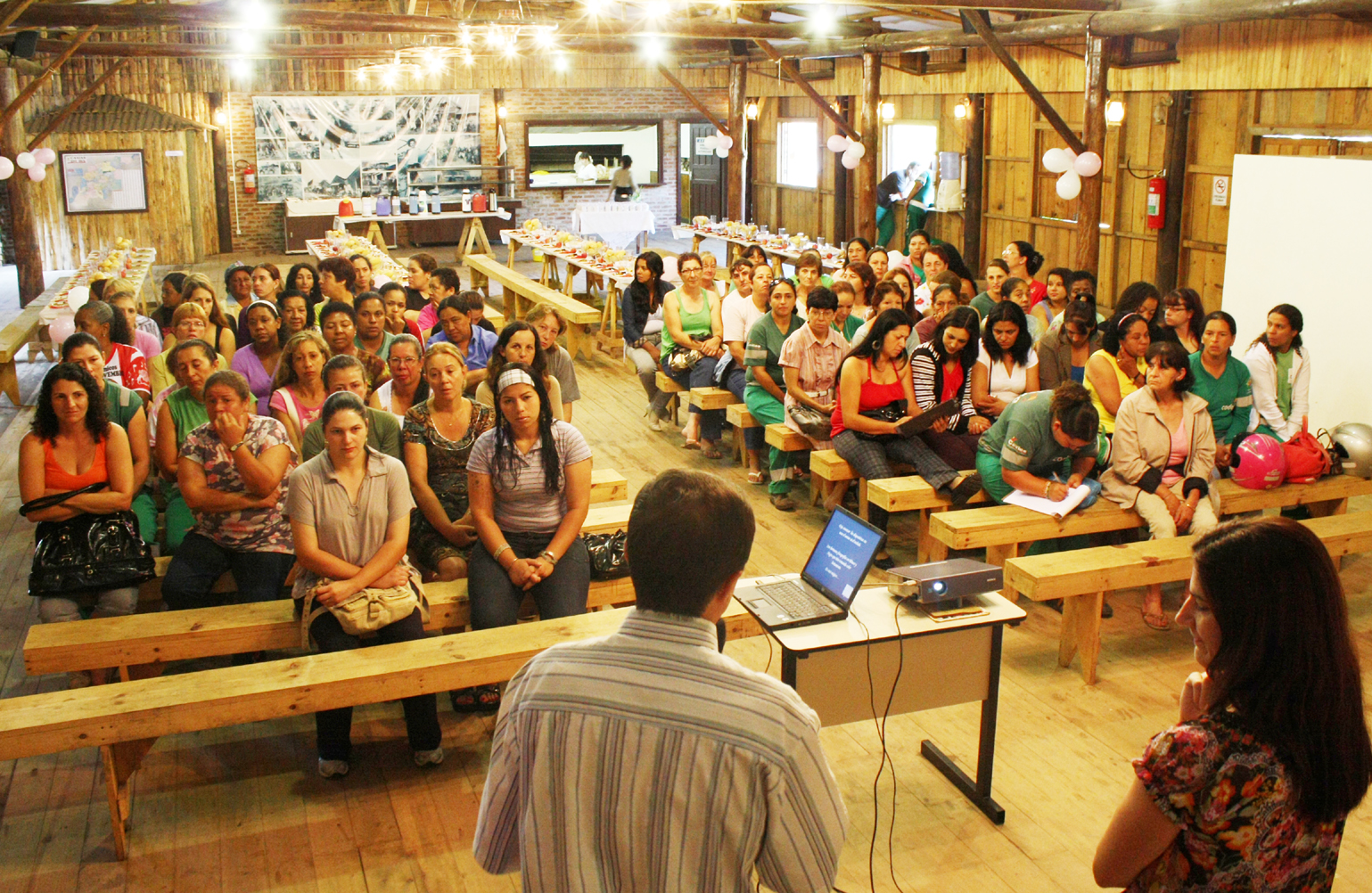  CODECA homenageia funcionárias da Varrição pelo Dia da Mulher