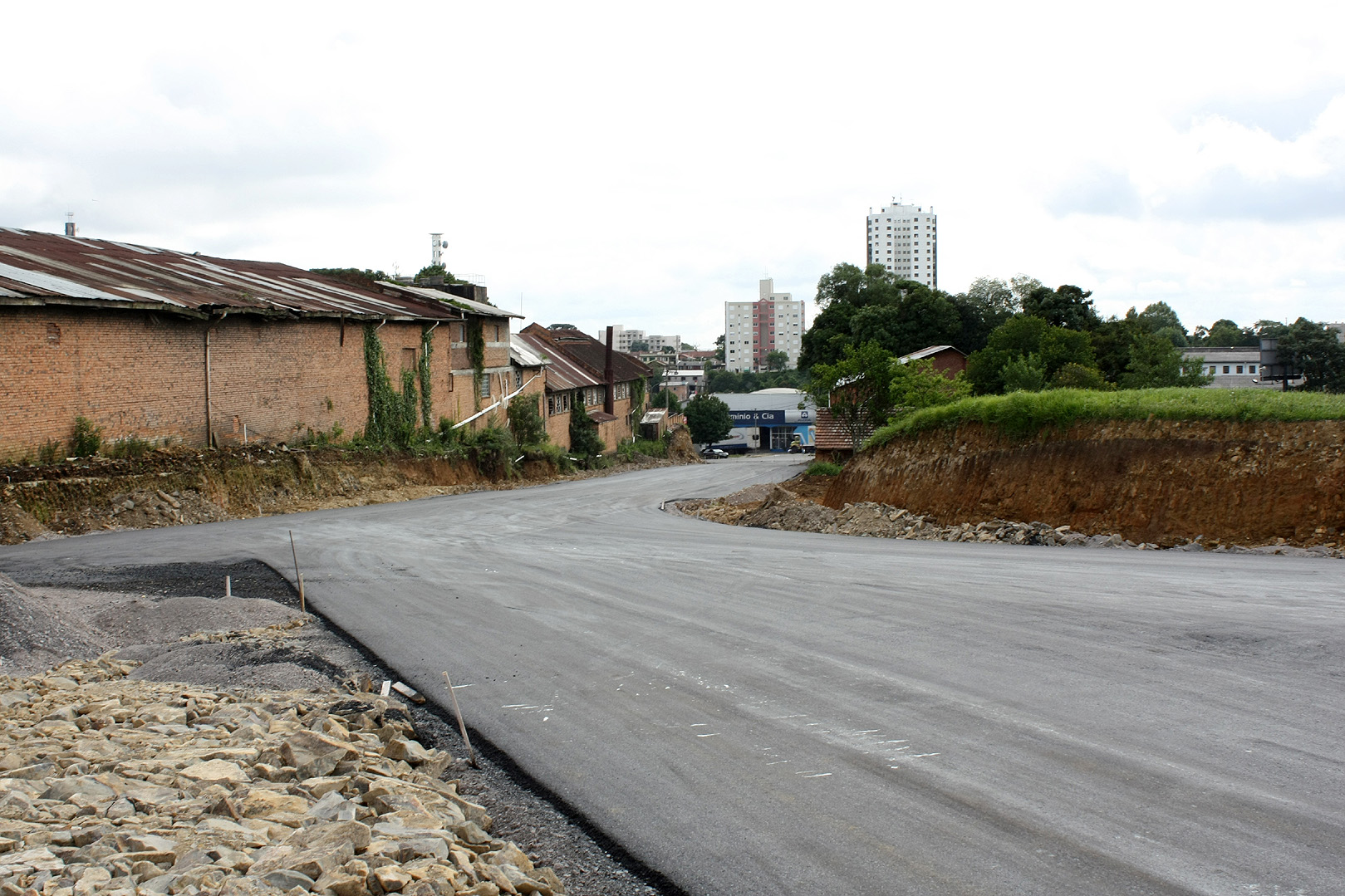  CODECA conclui colocação de camada de asfalto no novo acesso à UCS