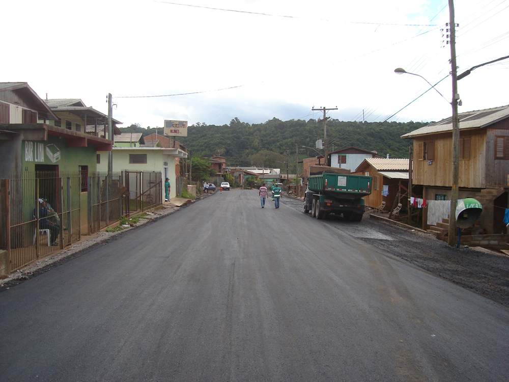  CODECA asfalta ruas no bairro Cânyon e canaliza esgotos, atendendo antigos pedidos da comunidade