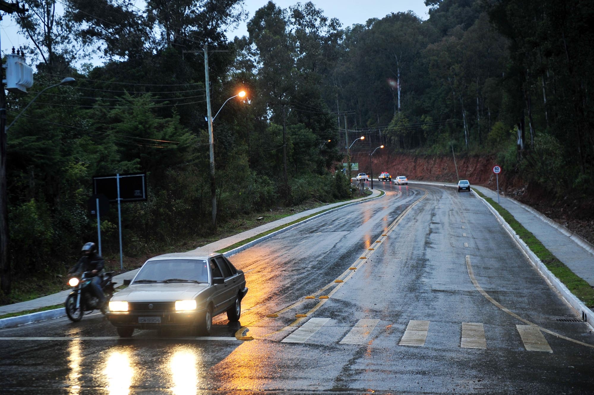  Prefeito inaugura asfalto da Estrada Municipal Ary Bergozza, feito pela CODECA